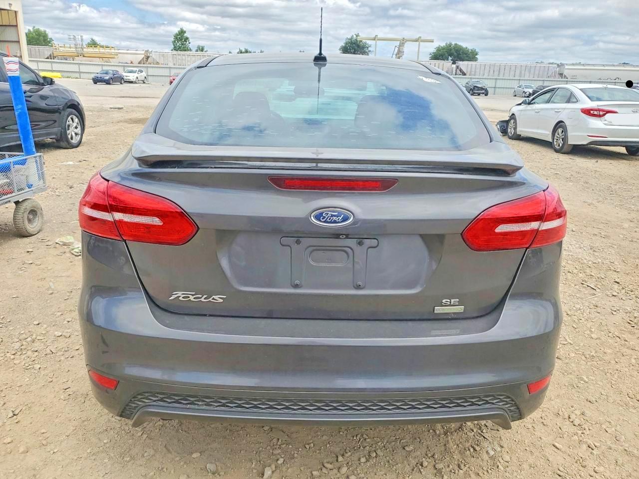 2015 Ford Focus Se Gray vin: 1FADP3FEXFL361282