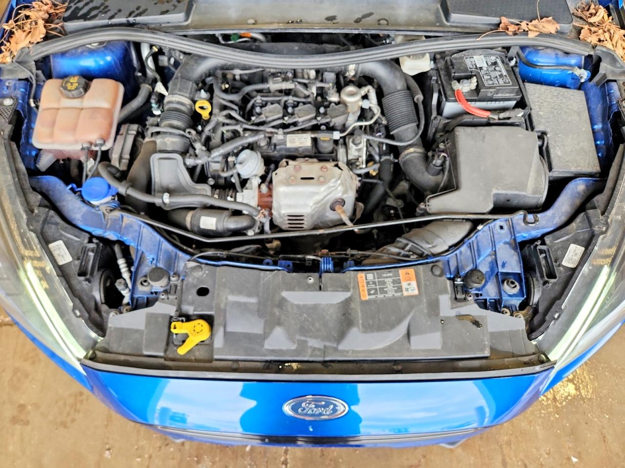 2018 Ford Focus Se Blue vin: 1FADP3FEXJL257464