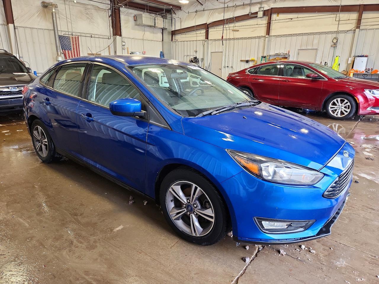 2018 Ford Focus Se Blue vin: 1FADP3FEXJL257464