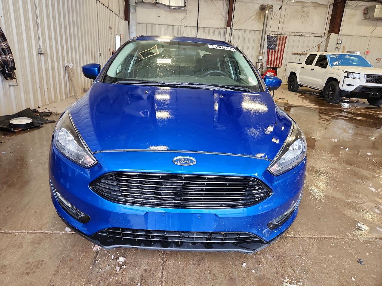 2018 Ford Focus Se Blue vin: 1FADP3FEXJL257464