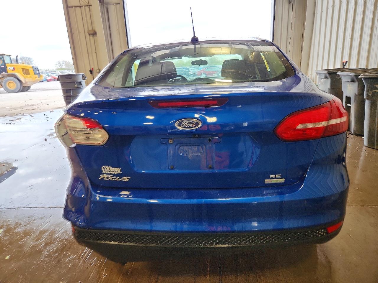2018 Ford Focus Se Blue vin: 1FADP3FEXJL257464