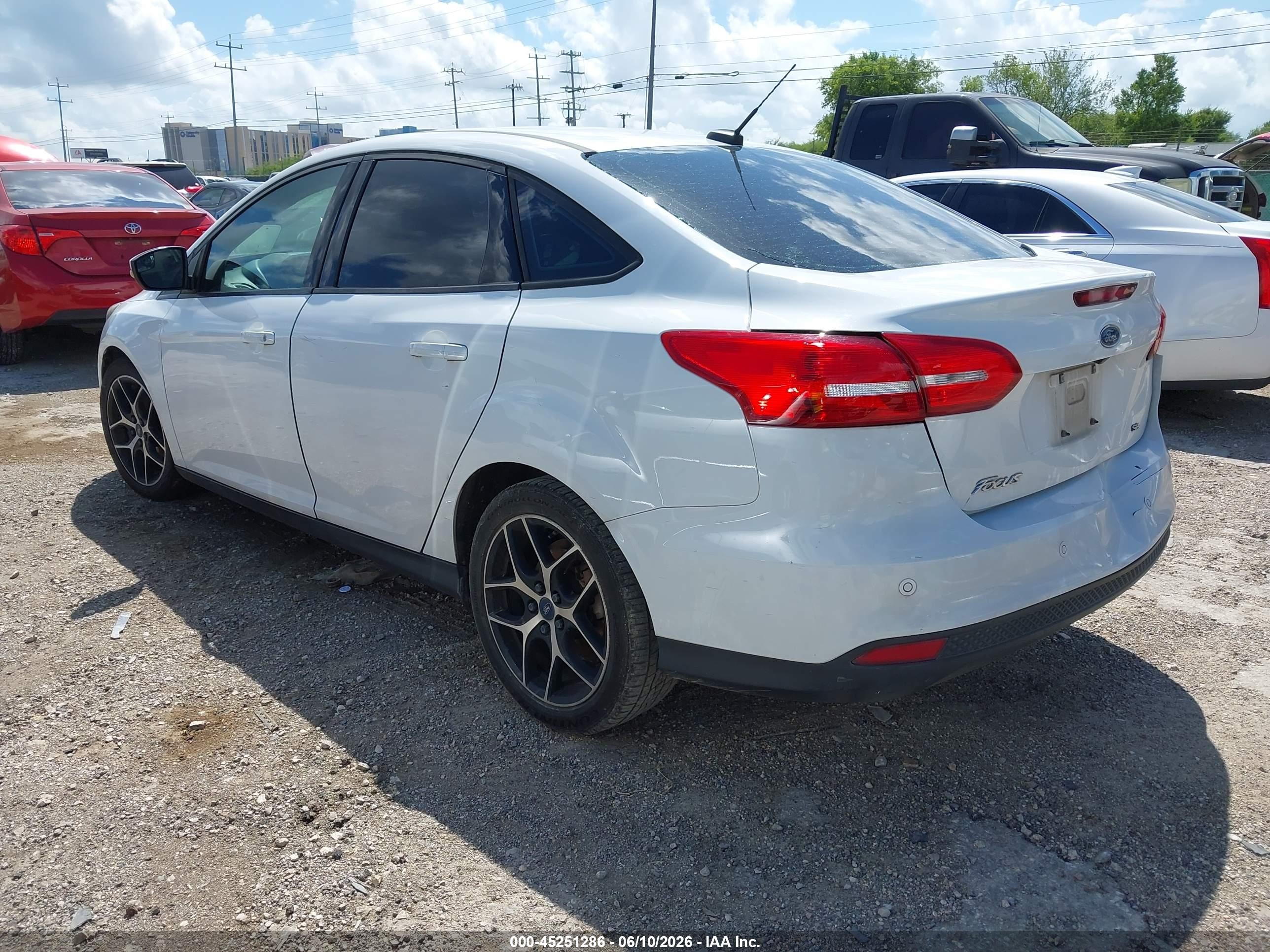 2017 Ford Focus Sel White vin: 1FADP3H21HL237097