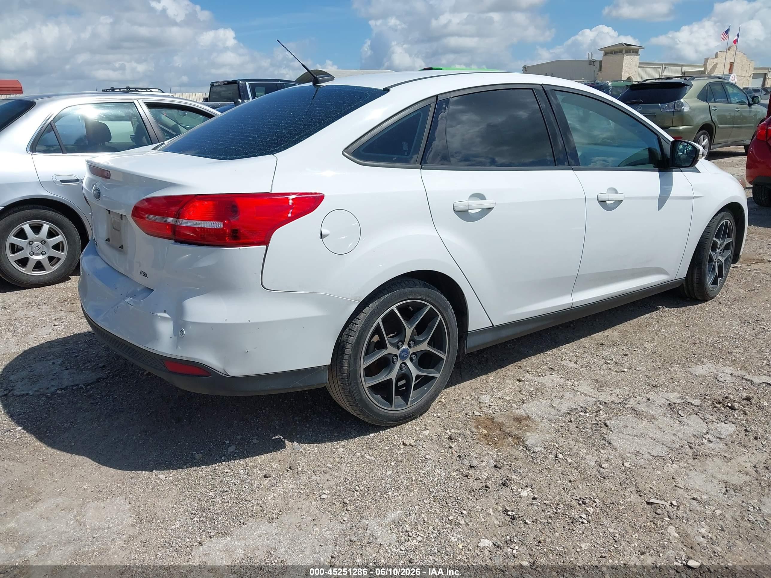 2017 Ford Focus Sel White vin: 1FADP3H21HL237097