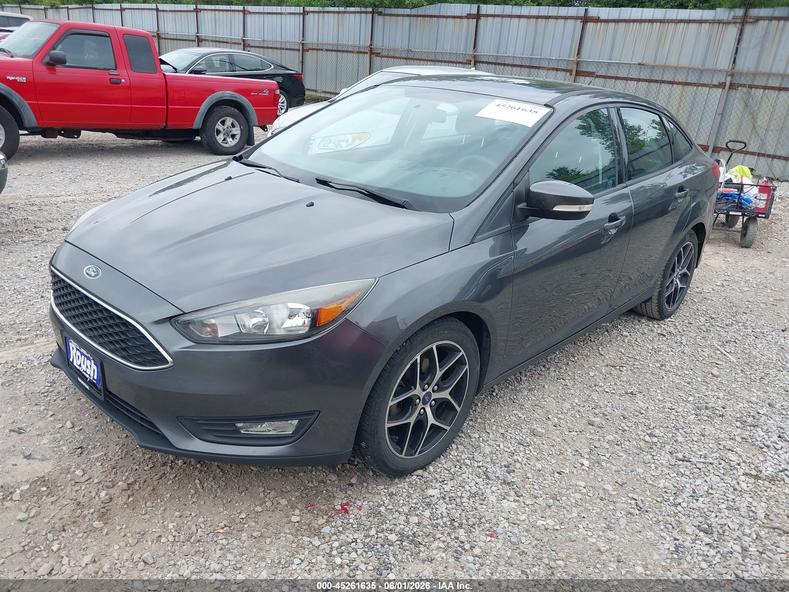 2017 Ford Focus Sel Gray vin: 1FADP3H22HL346751