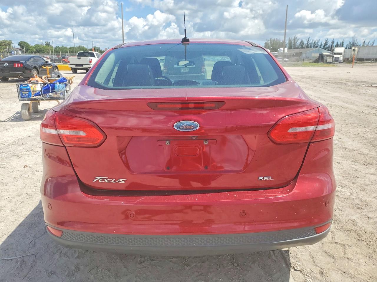 2017 Ford Focus Sel Red vin: 1FADP3H23HL256623