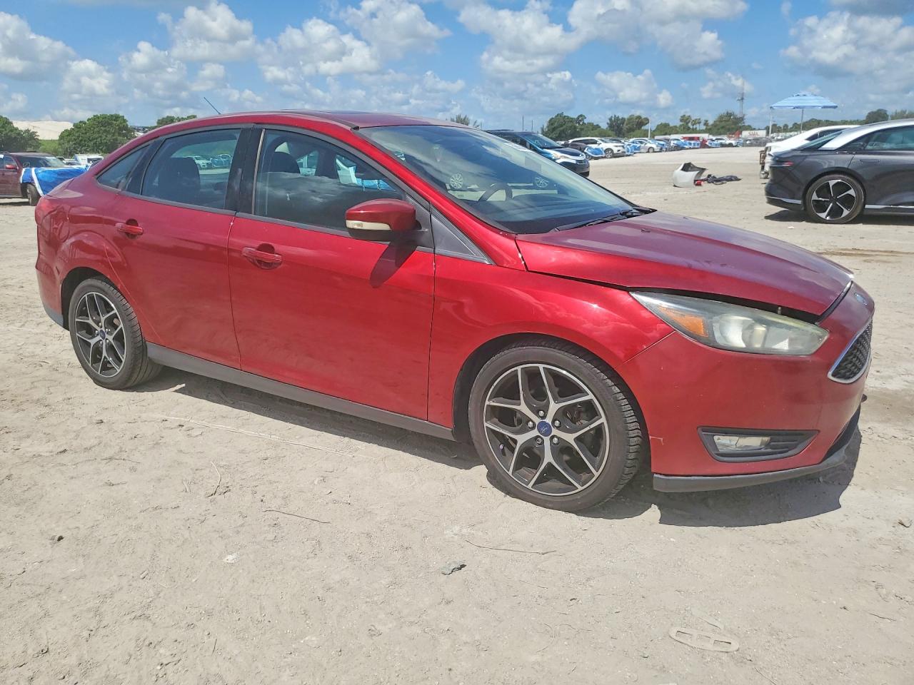 2017 Ford Focus Sel Red vin: 1FADP3H23HL256623