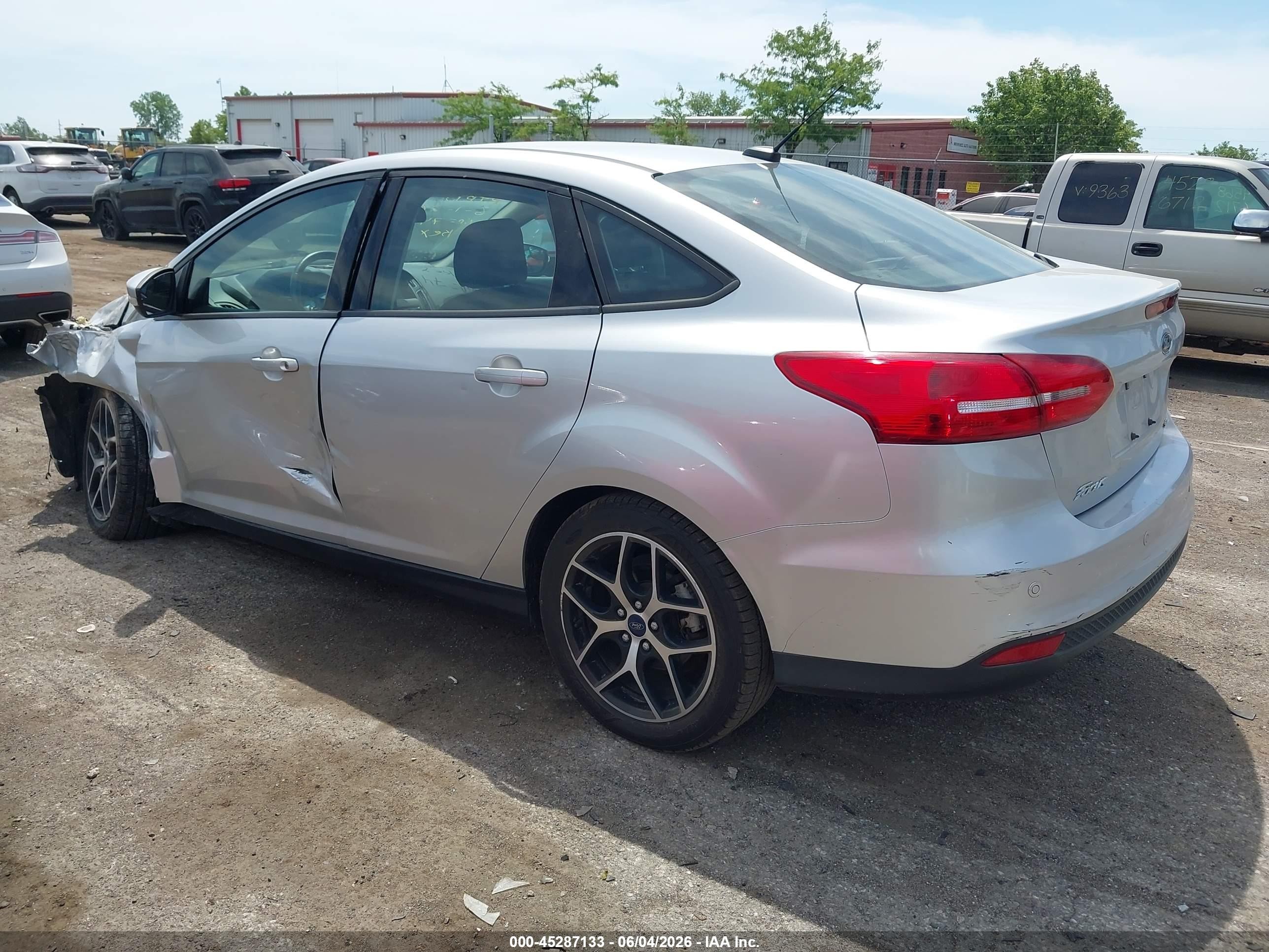 2017 Ford Focus Sel Silver vin: 1FADP3H24HL257456
