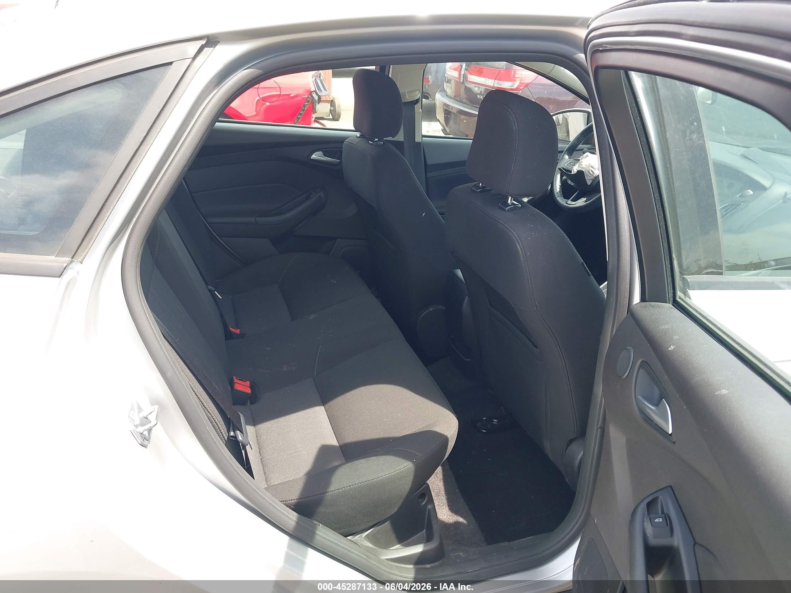 2017 Ford Focus Sel Silver vin: 1FADP3H24HL257456