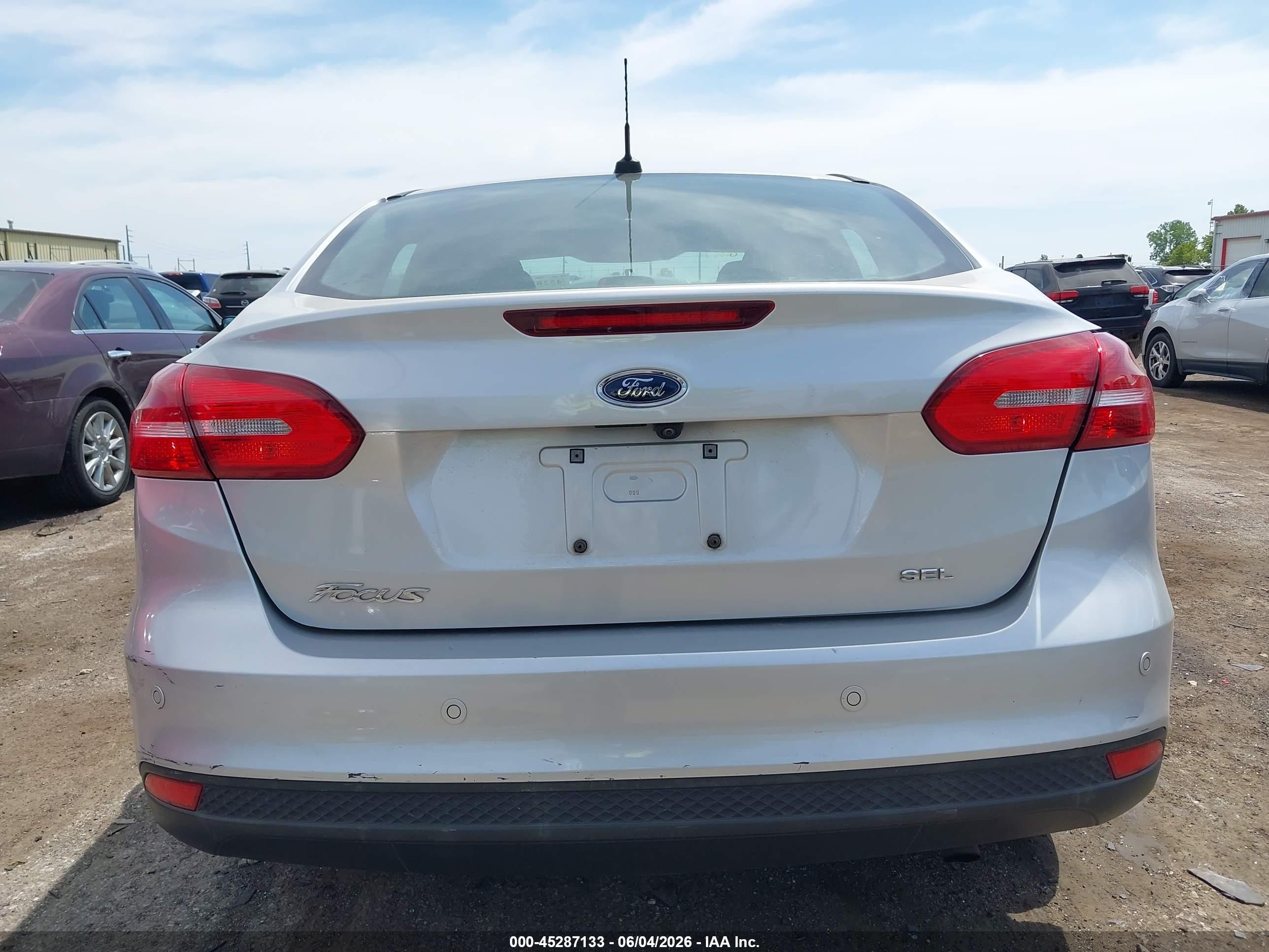 2017 Ford Focus Sel Silver vin: 1FADP3H24HL257456