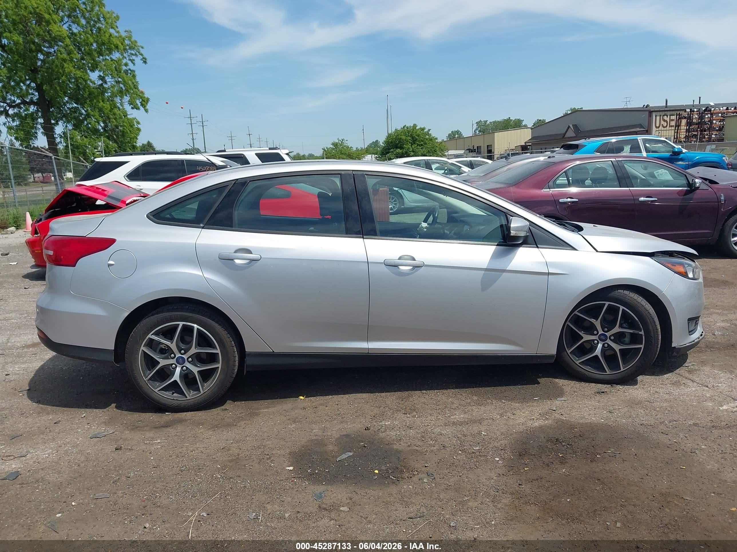 2017 Ford Focus Sel Silver vin: 1FADP3H24HL257456