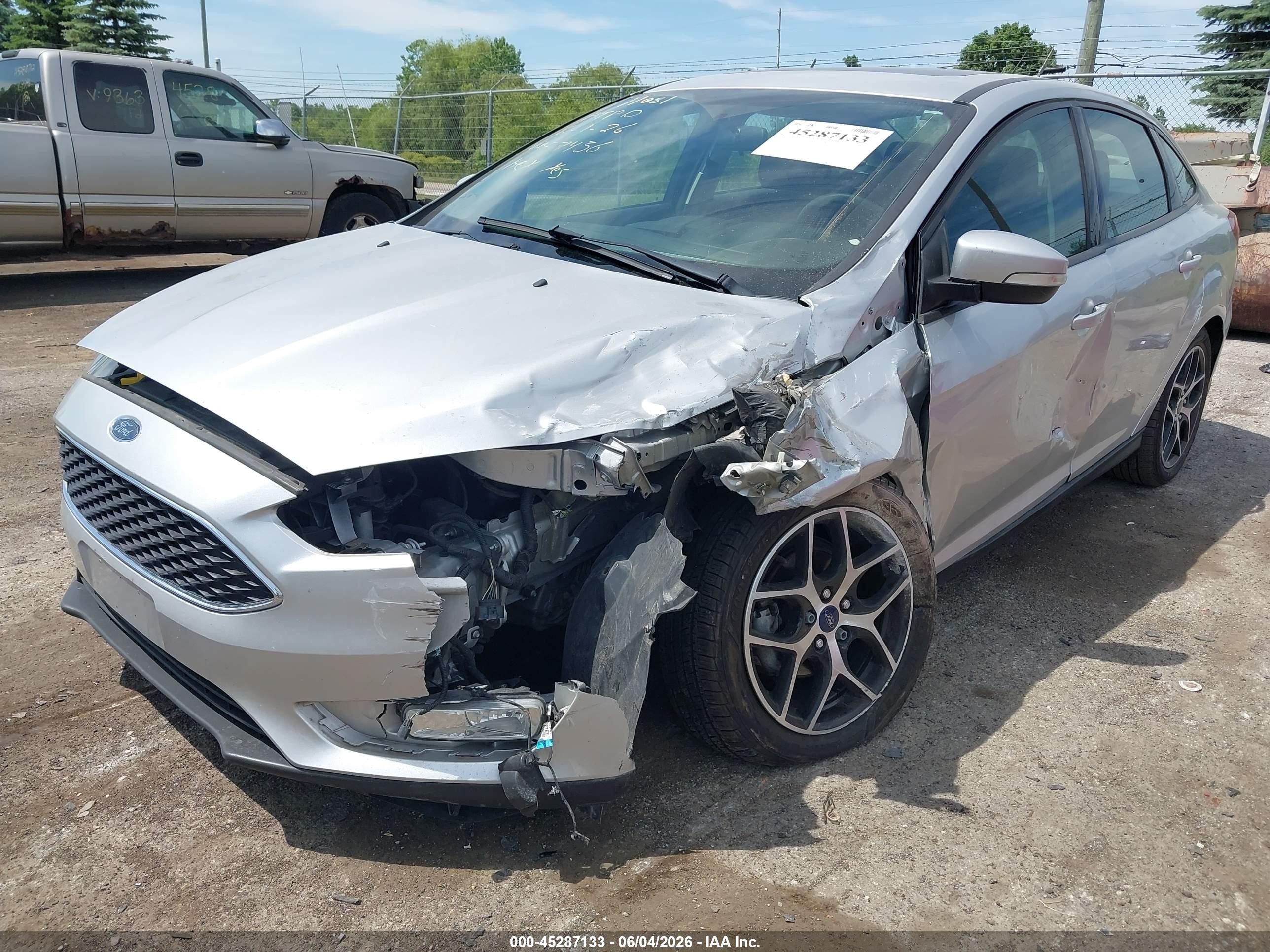 2017 Ford Focus Sel Silver vin: 1FADP3H24HL257456