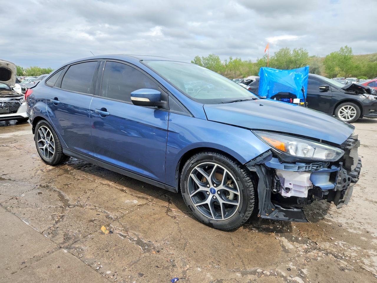 2018 Ford Focus Sel Blue vin: 1FADP3H24JL217058