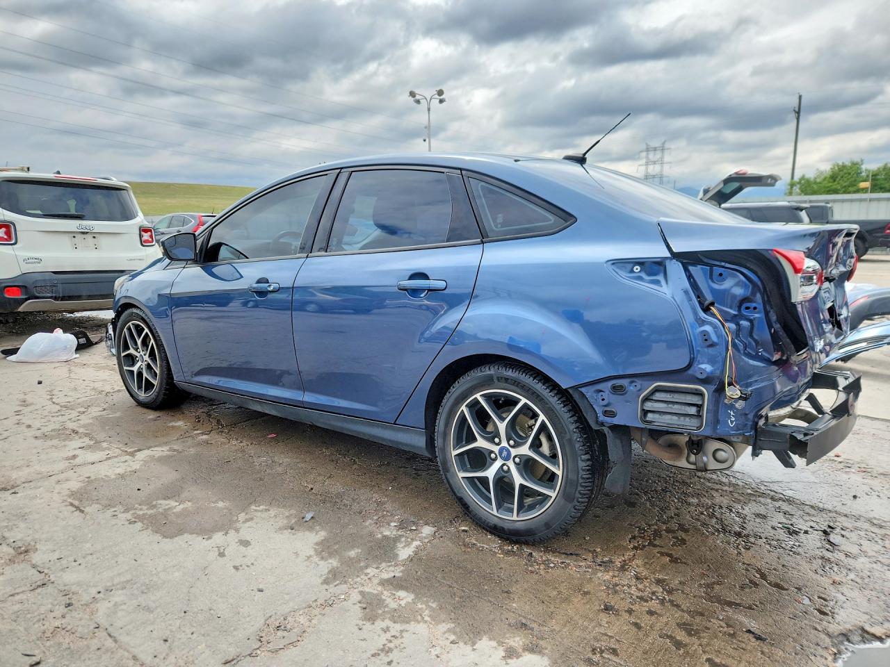 2018 Ford Focus Sel Blue vin: 1FADP3H24JL217058