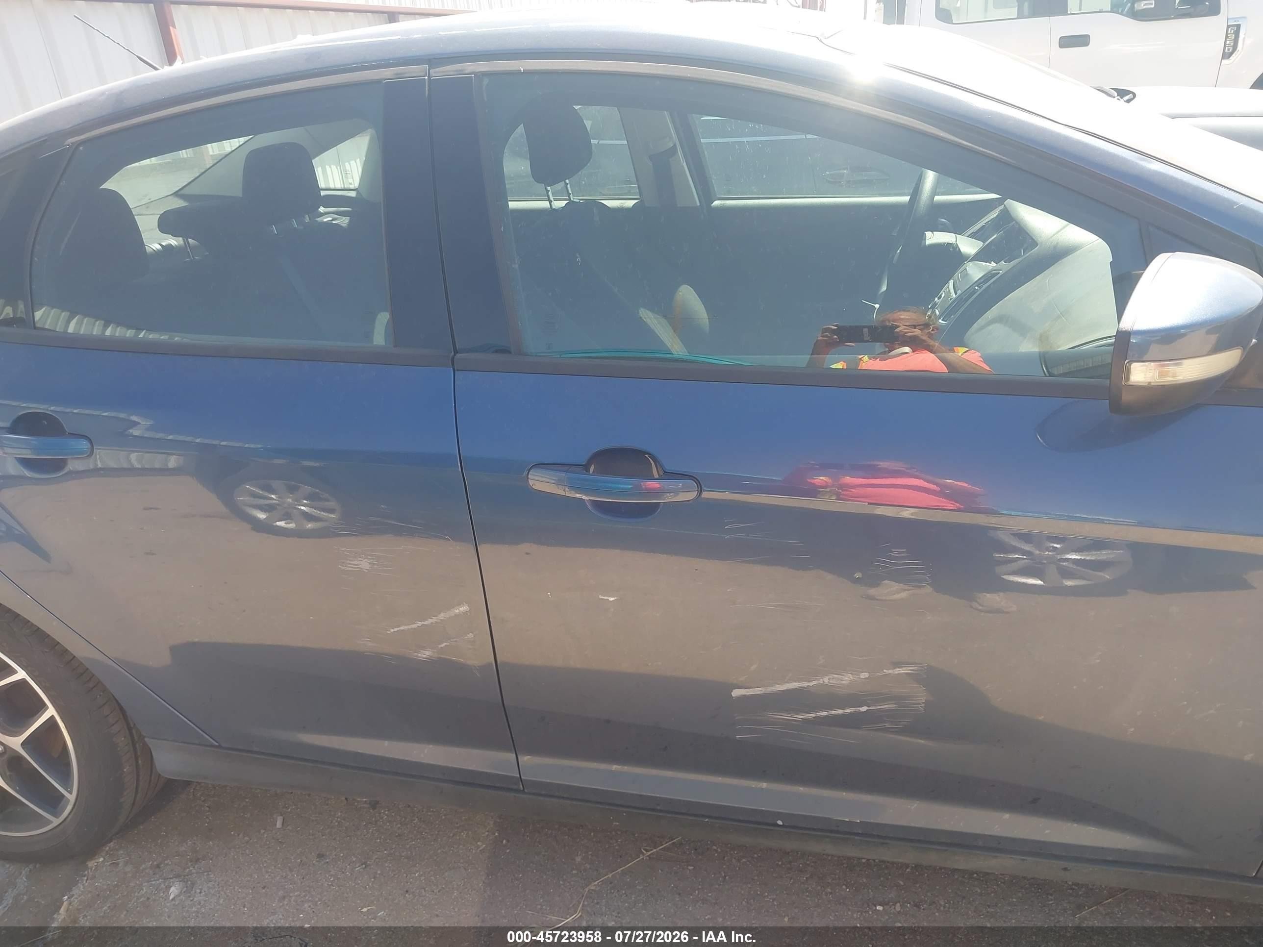 2018 Ford Focus Sel Blue vin: 1FADP3H28JL259491