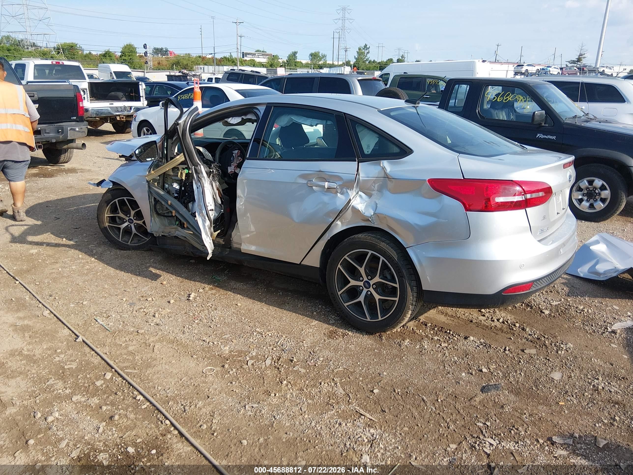 2017 Ford Focus Sel Silver vin: 1FADP3H2XHL269840