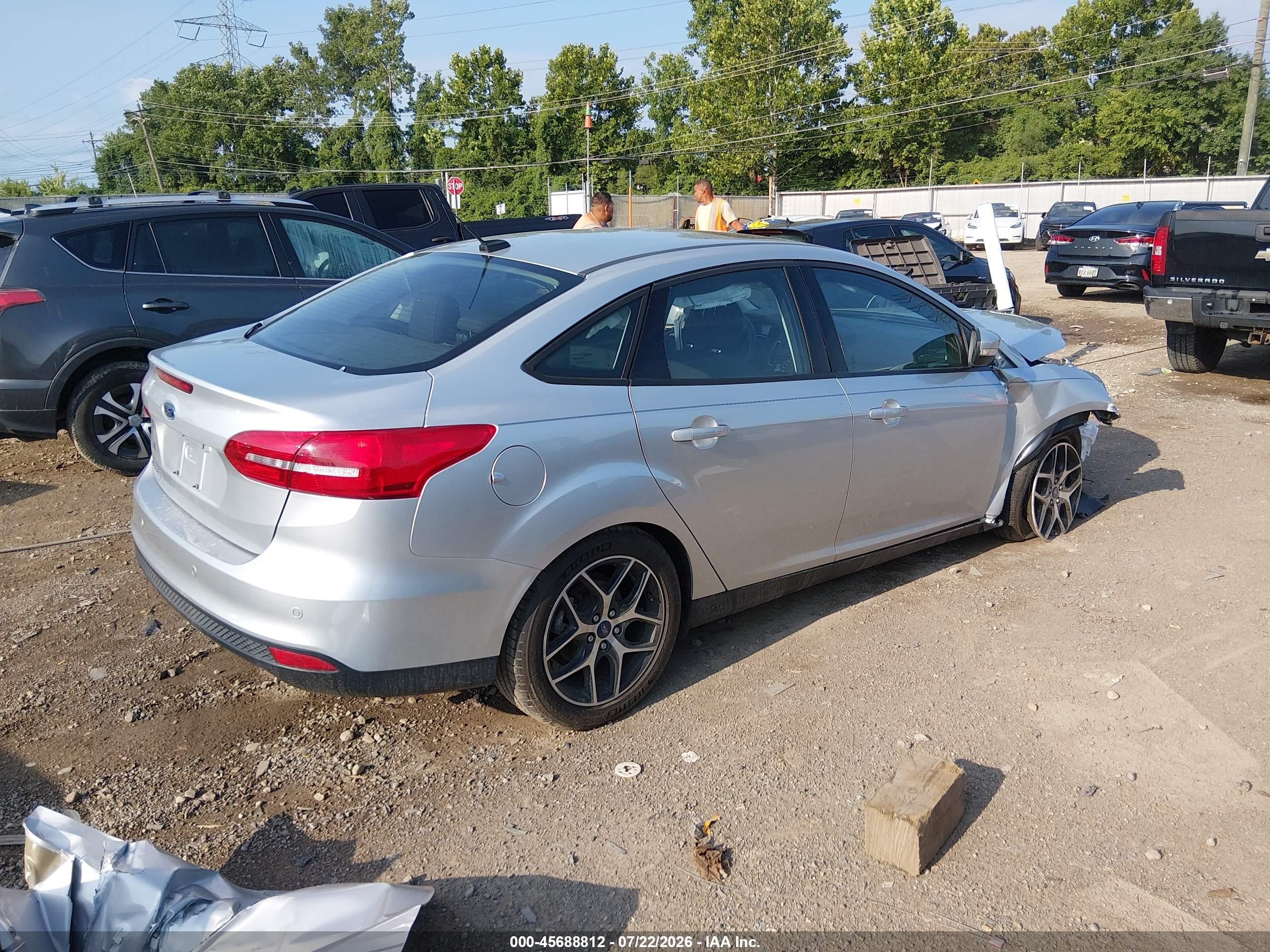 2017 Ford Focus Sel Silver vin: 1FADP3H2XHL269840