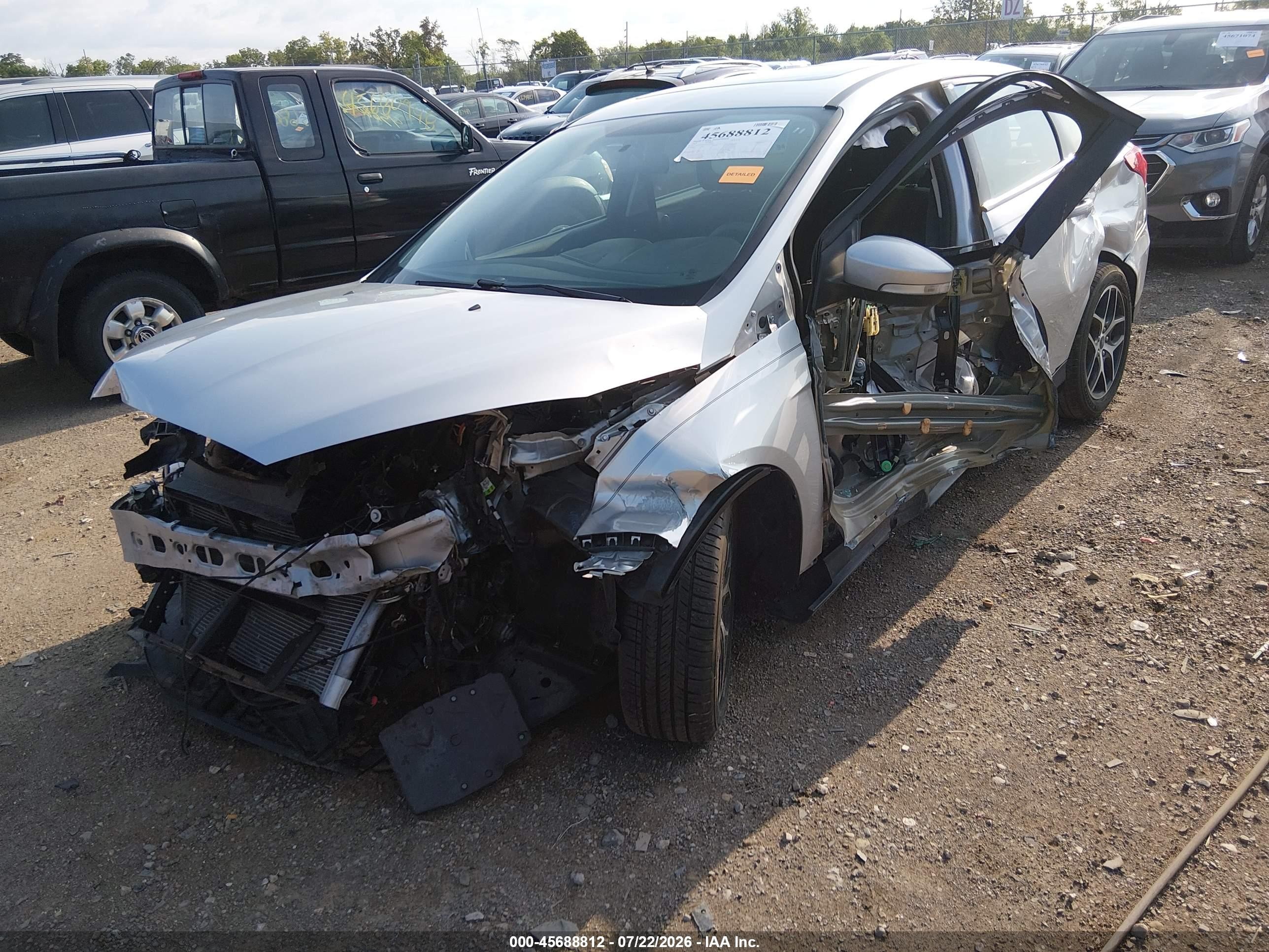 2017 Ford Focus Sel Silver vin: 1FADP3H2XHL269840