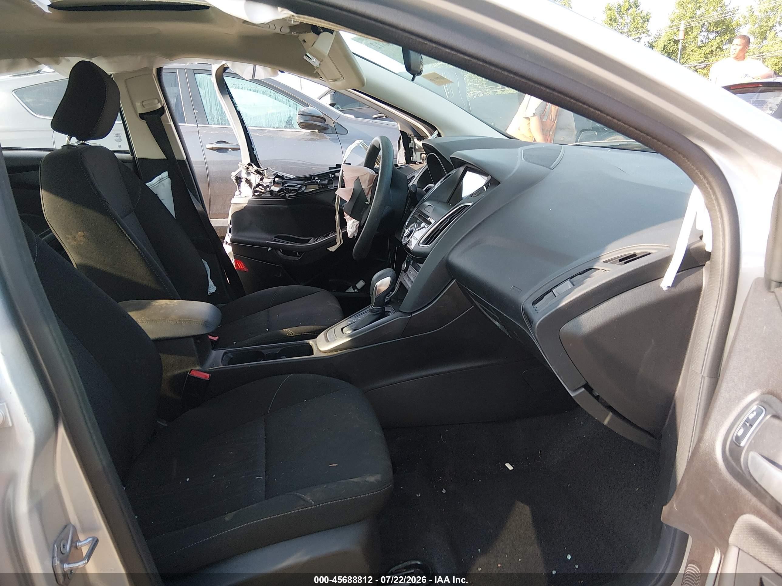 2017 Ford Focus Sel Silver vin: 1FADP3H2XHL269840