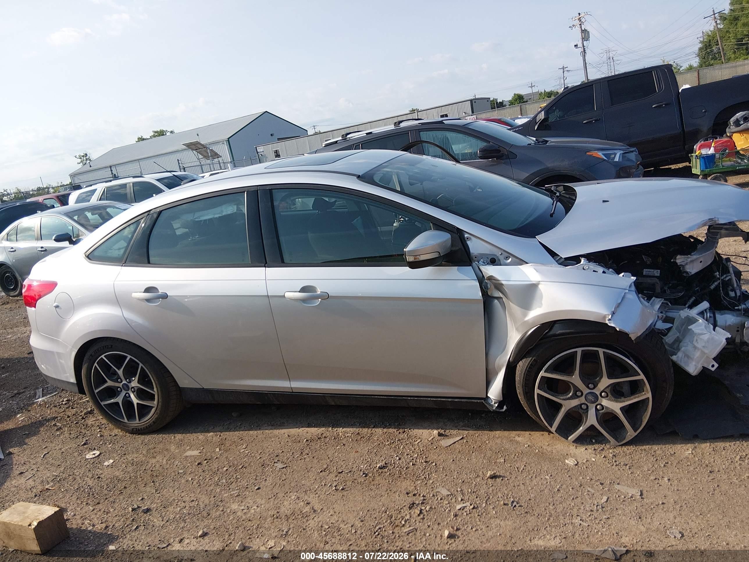 2017 Ford Focus Sel Silver vin: 1FADP3H2XHL269840