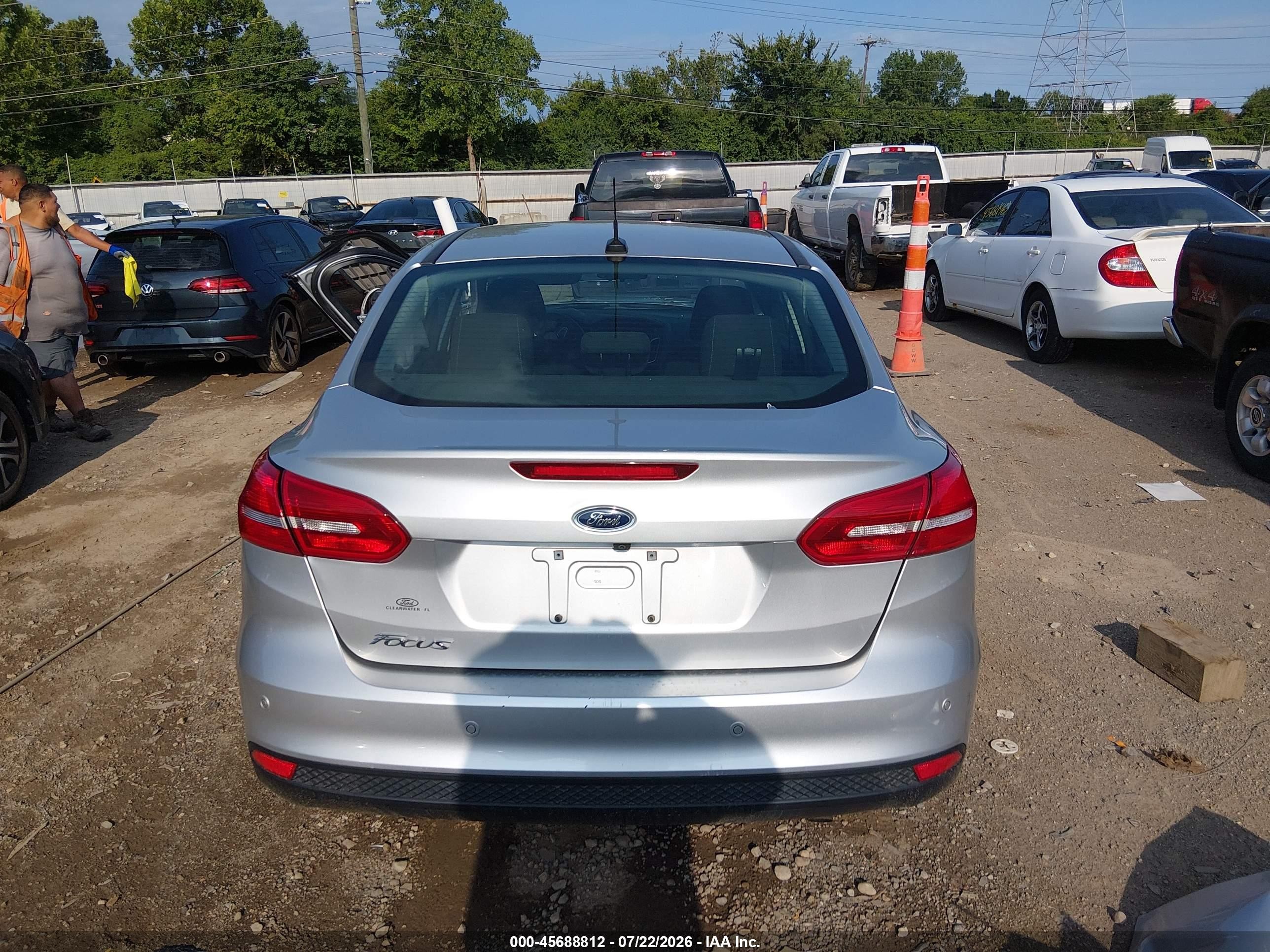 2017 Ford Focus Sel Silver vin: 1FADP3H2XHL269840