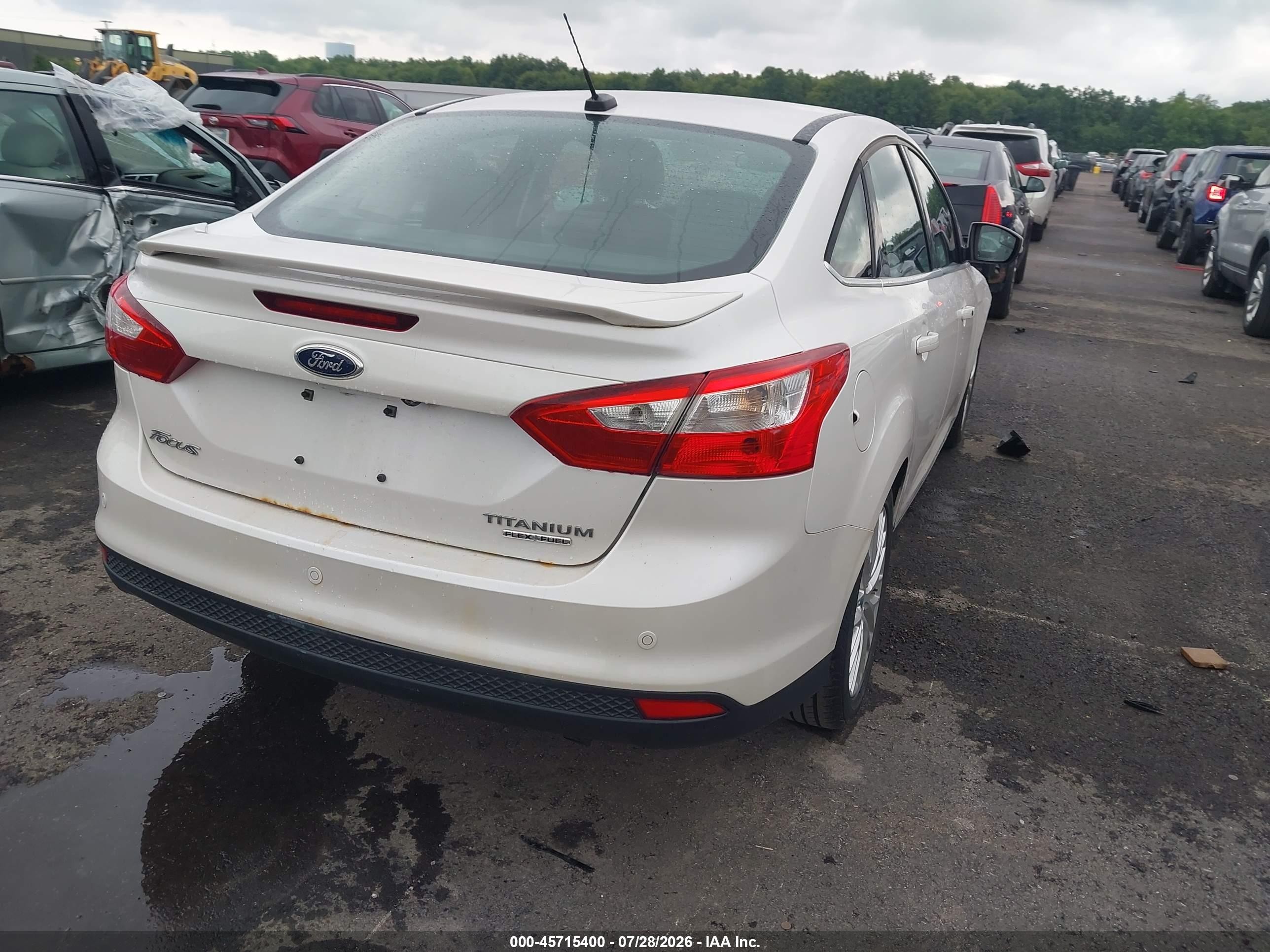 2013 Ford Focus Titanium White vin: 1FADP3J20DL113603