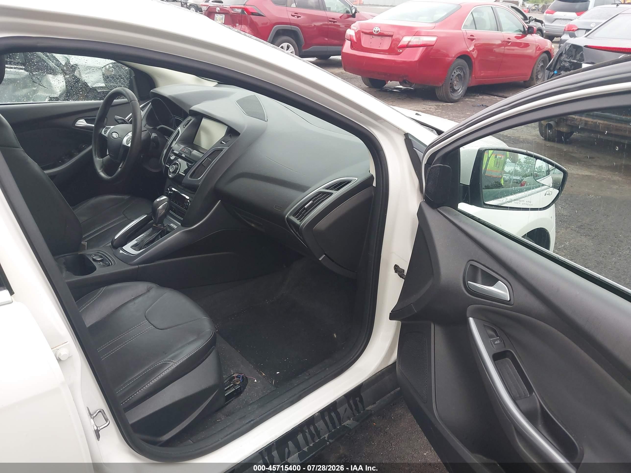 2013 Ford Focus Titanium White vin: 1FADP3J20DL113603