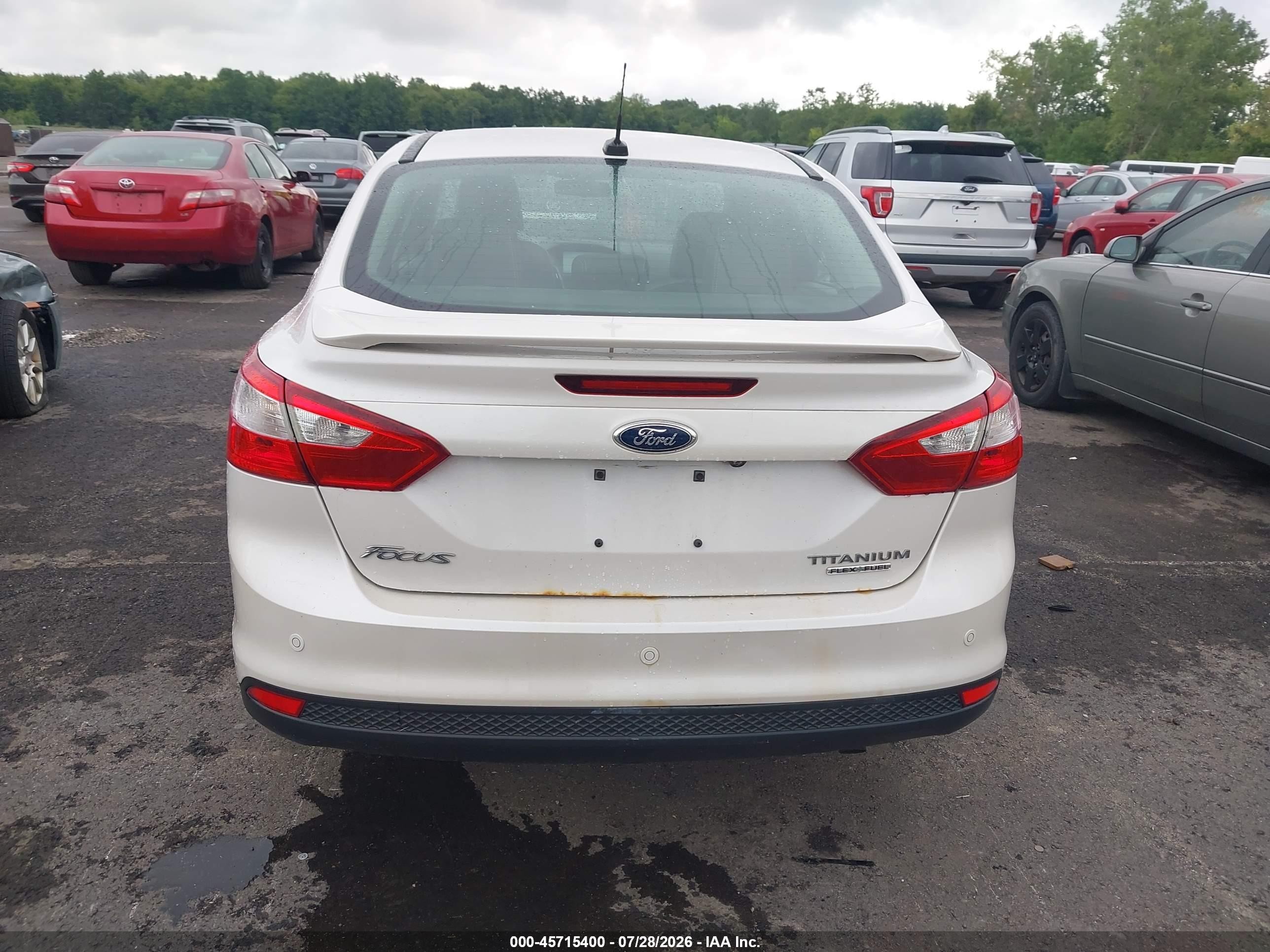 2013 Ford Focus Titanium White vin: 1FADP3J20DL113603