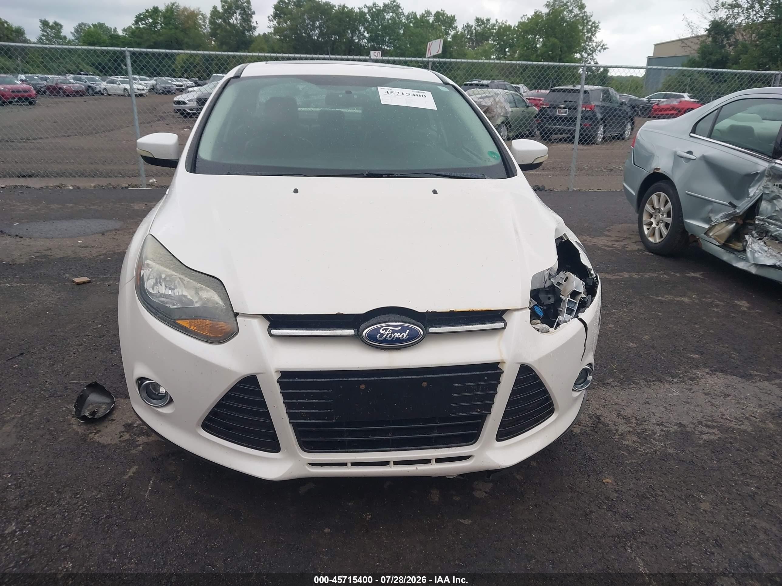 2013 Ford Focus Titanium White vin: 1FADP3J20DL113603