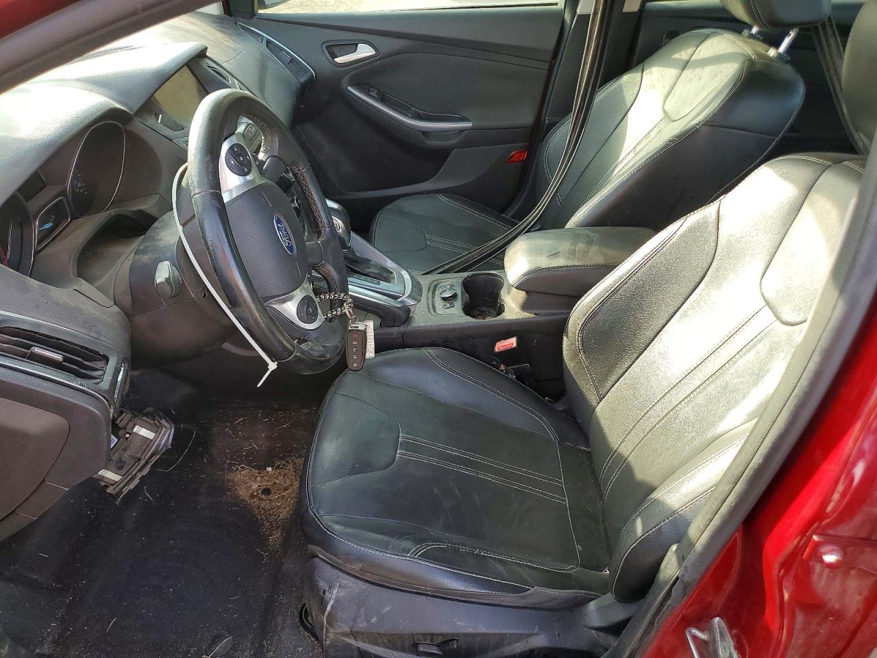 2013 Ford Focus Titanium Burgundy vin: 1FADP3J20DL270970