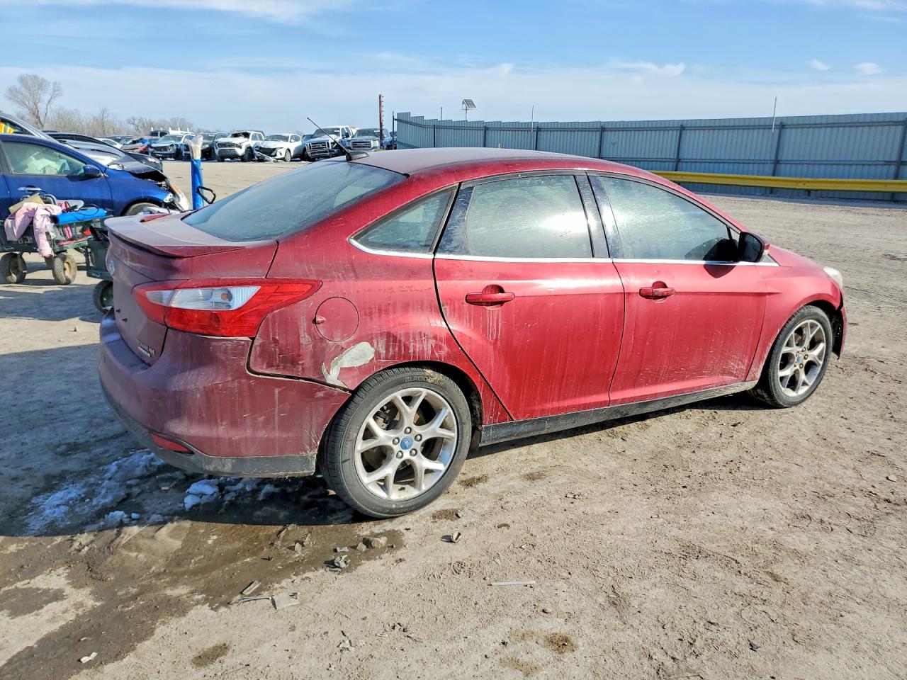 2013 Ford Focus Titanium Burgundy vin: 1FADP3J20DL270970