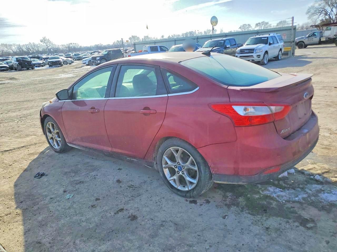 2013 Ford Focus Titanium Burgundy vin: 1FADP3J20DL270970