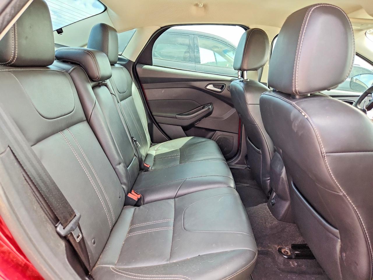 2014 Ford Focus Titanium Red vin: 1FADP3J20EL224220