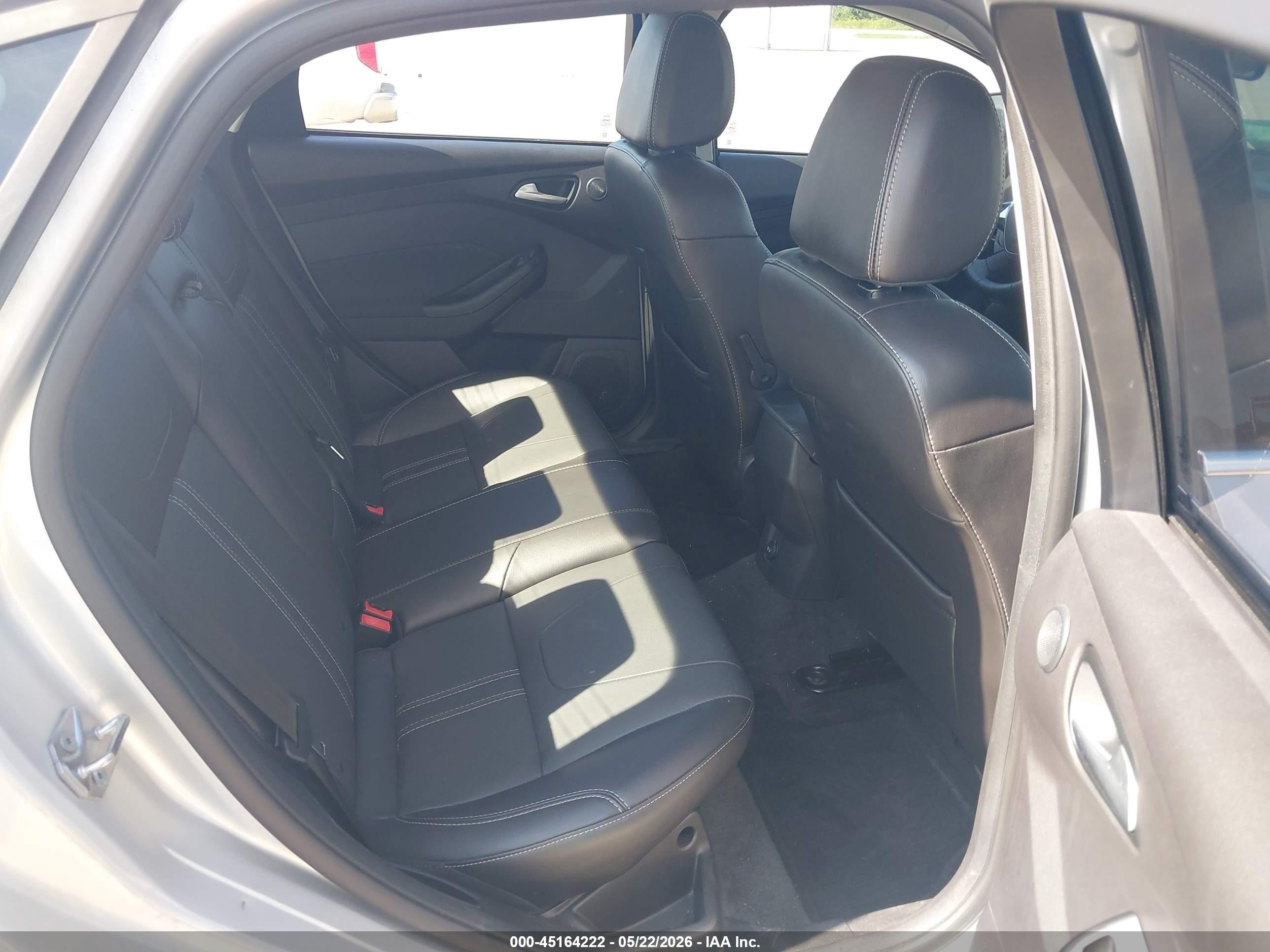 2014 Ford Focus Titanium Silver vin: 1FADP3J20EL310272