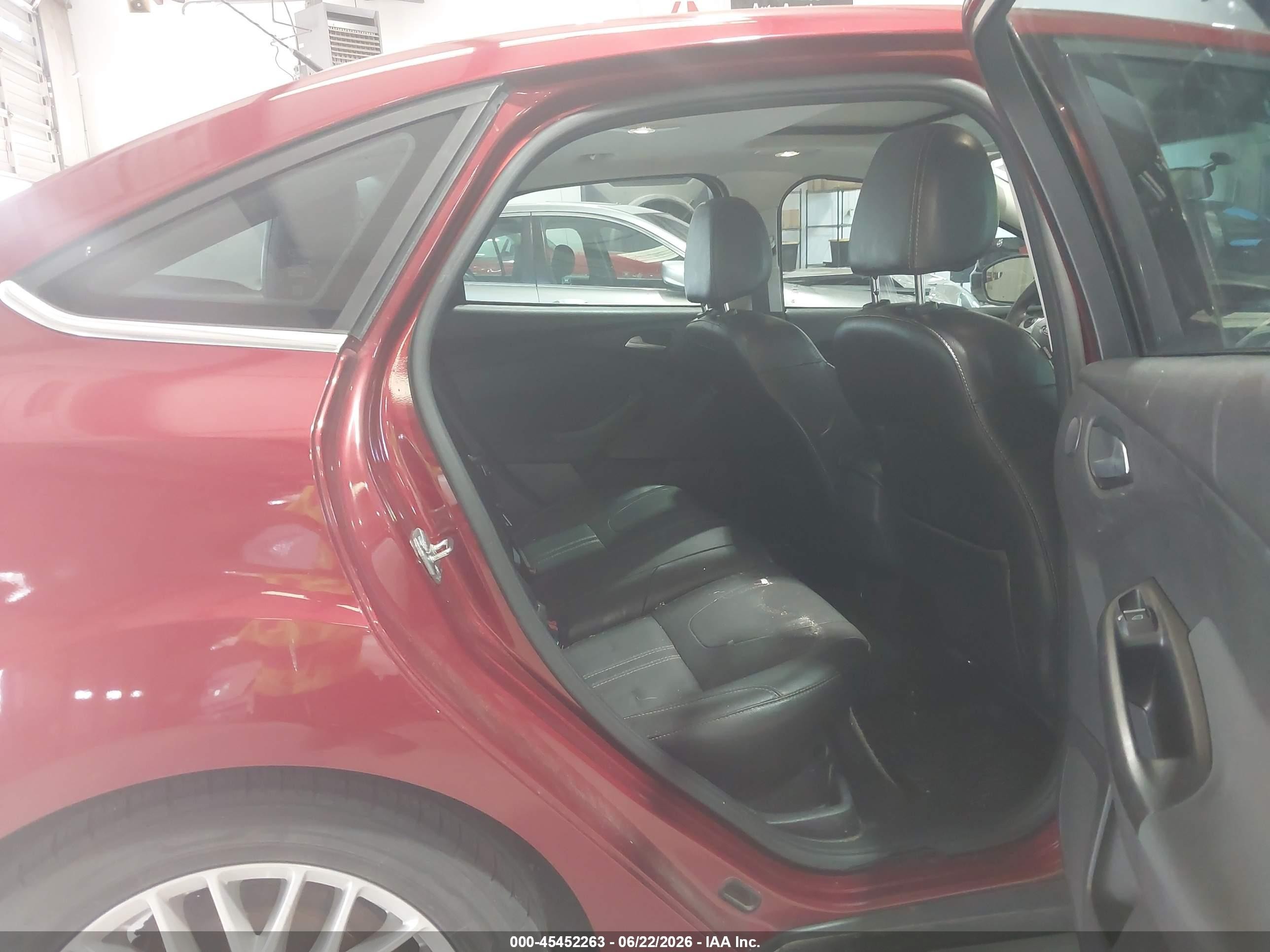2014 Ford Focus Titanium Red vin: 1FADP3J20EL409755