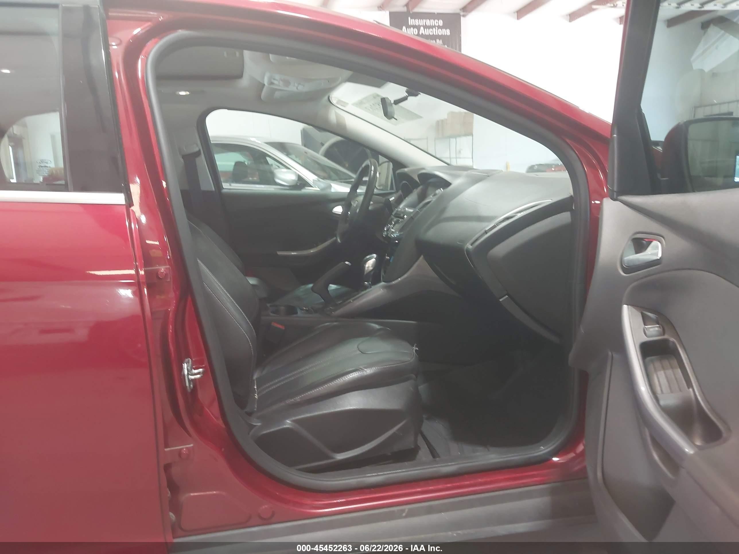 2014 Ford Focus Titanium Red vin: 1FADP3J20EL409755
