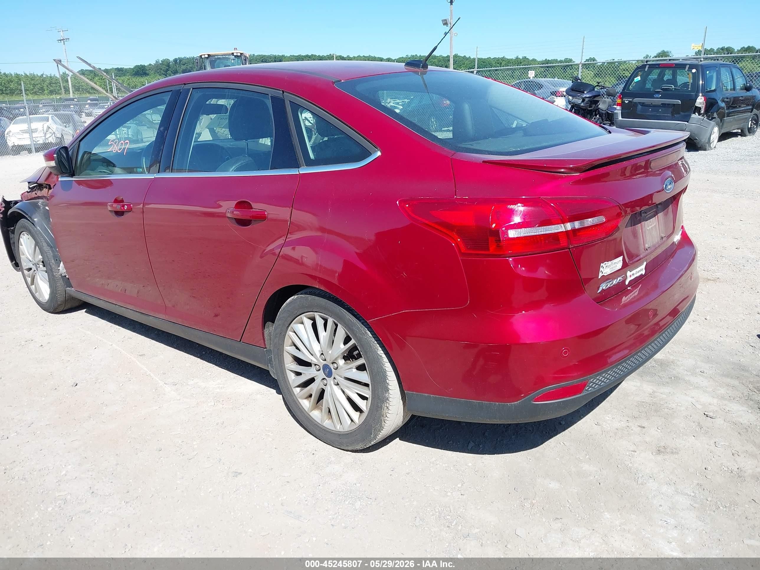 2015 Ford Focus Titanium Red vin: 1FADP3J20FL254920