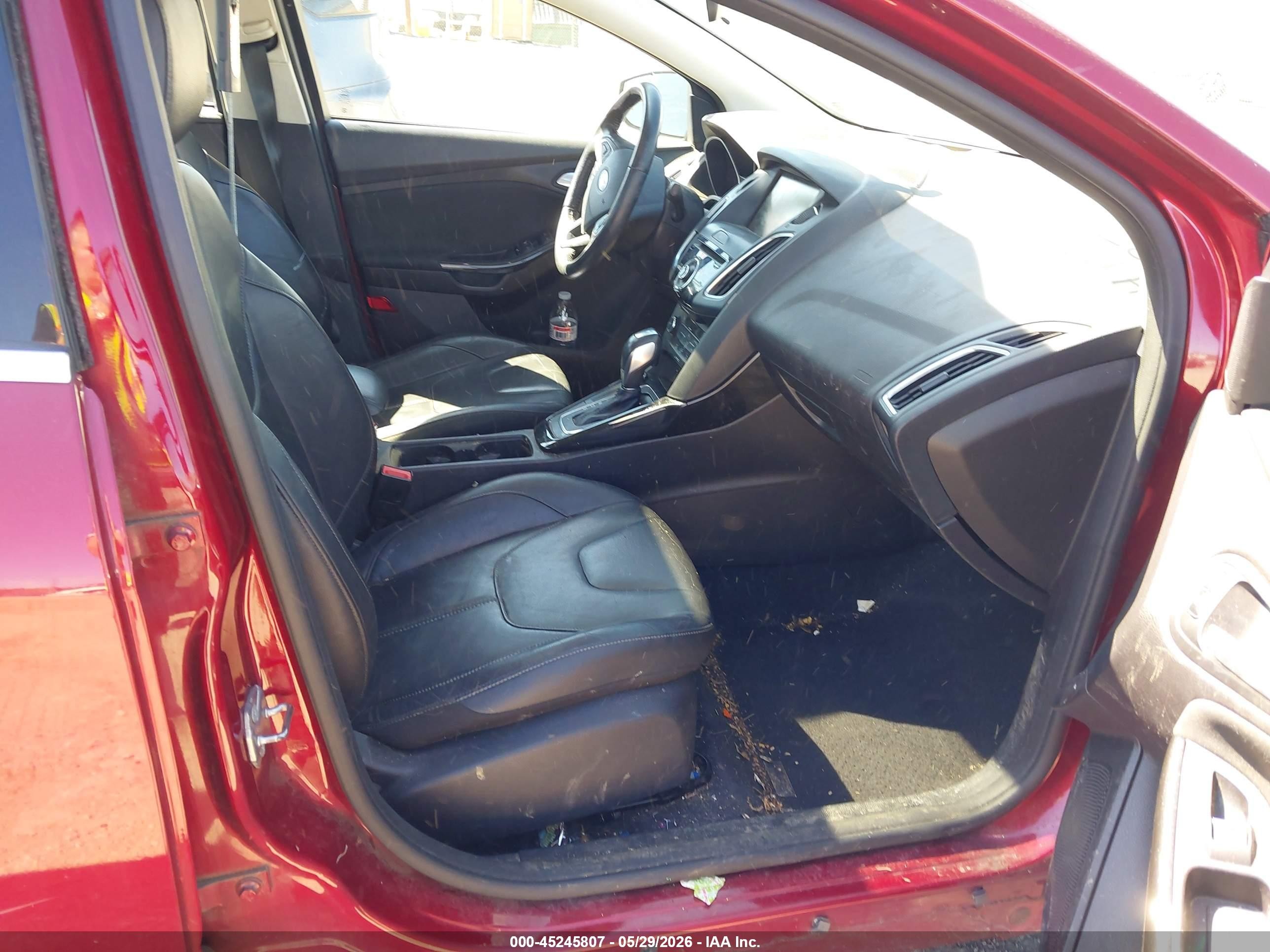 2015 Ford Focus Titanium Red vin: 1FADP3J20FL254920