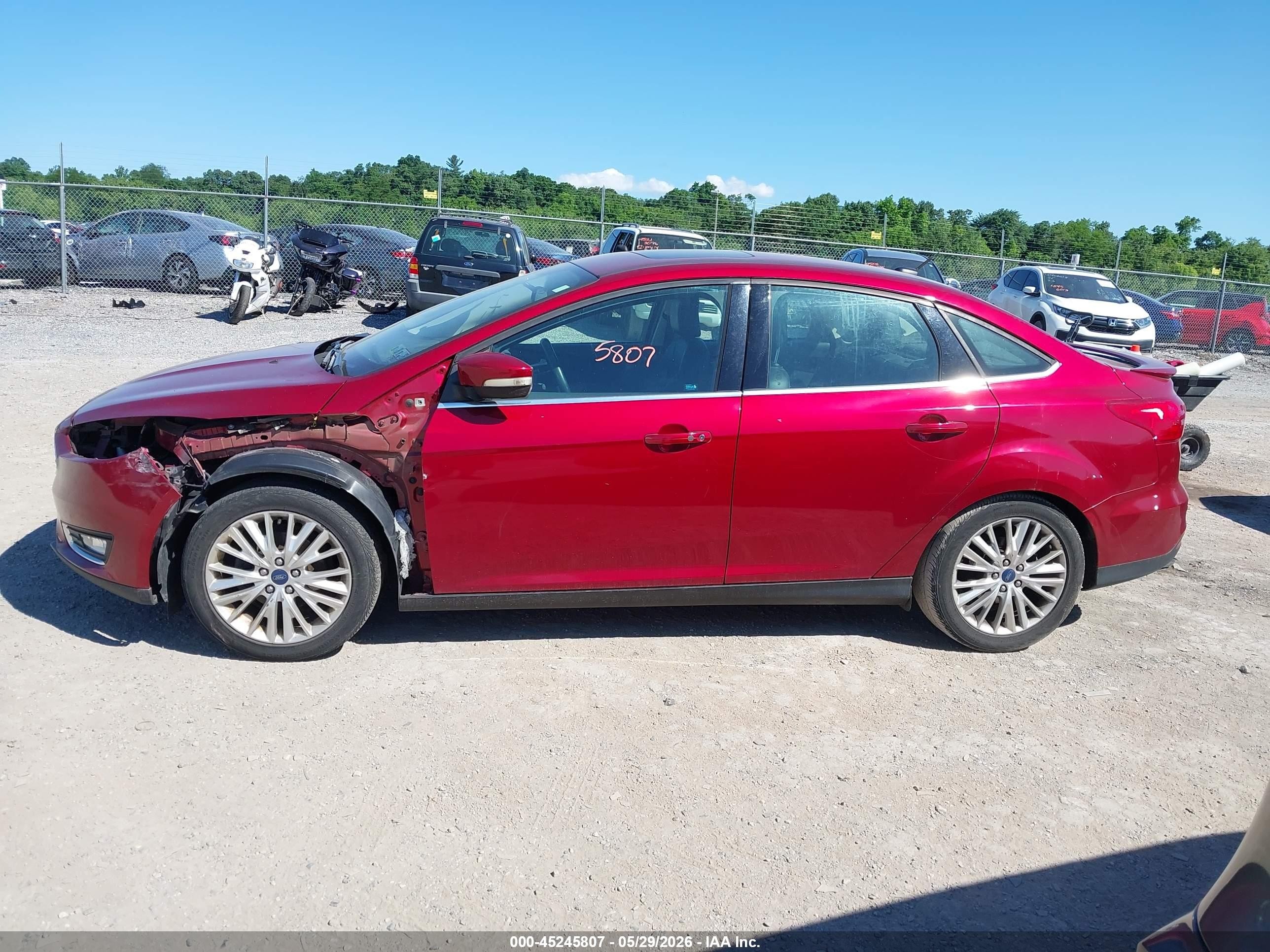 2015 Ford Focus Titanium Red vin: 1FADP3J20FL254920