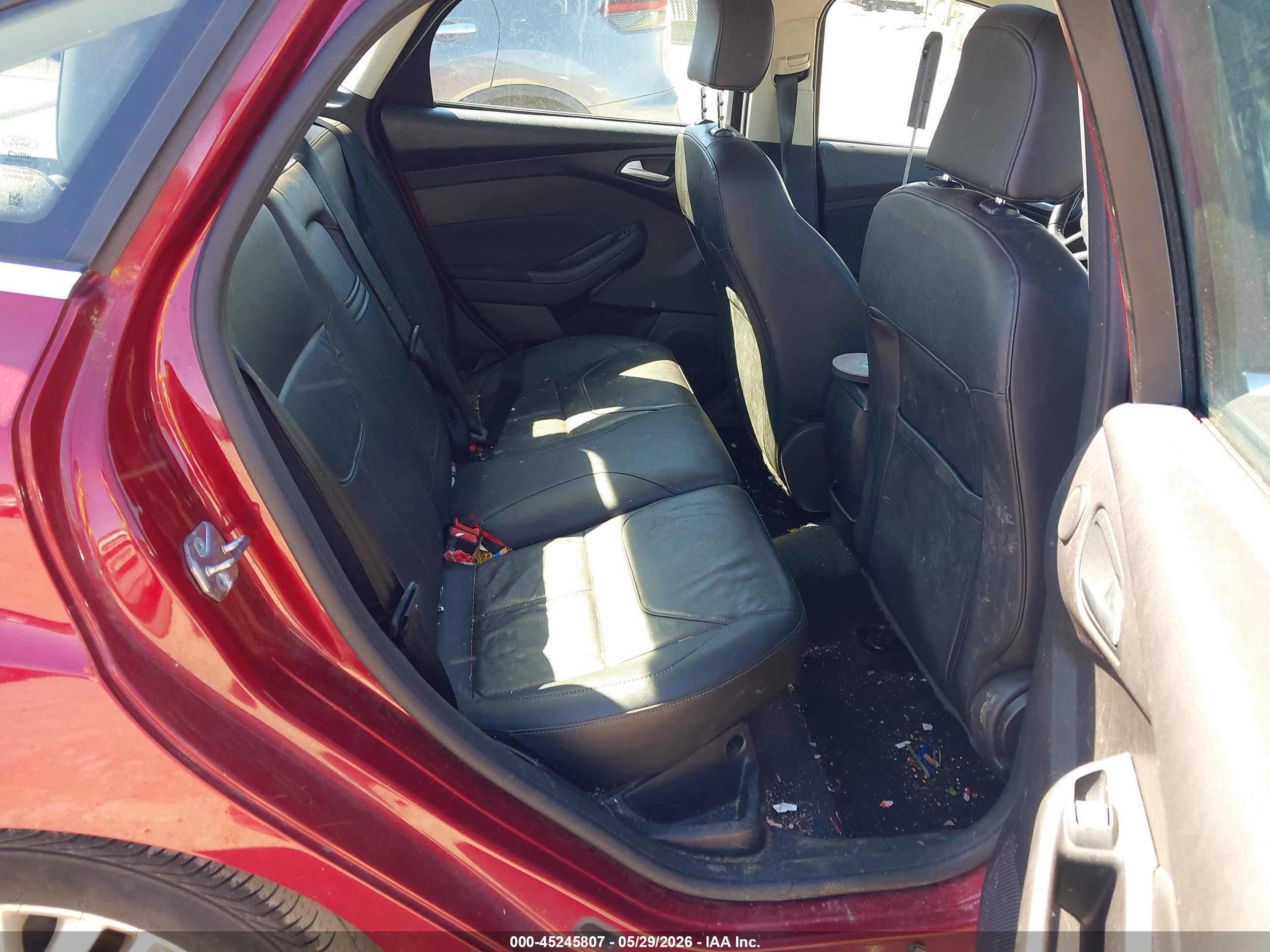 2015 Ford Focus Titanium Red vin: 1FADP3J20FL254920