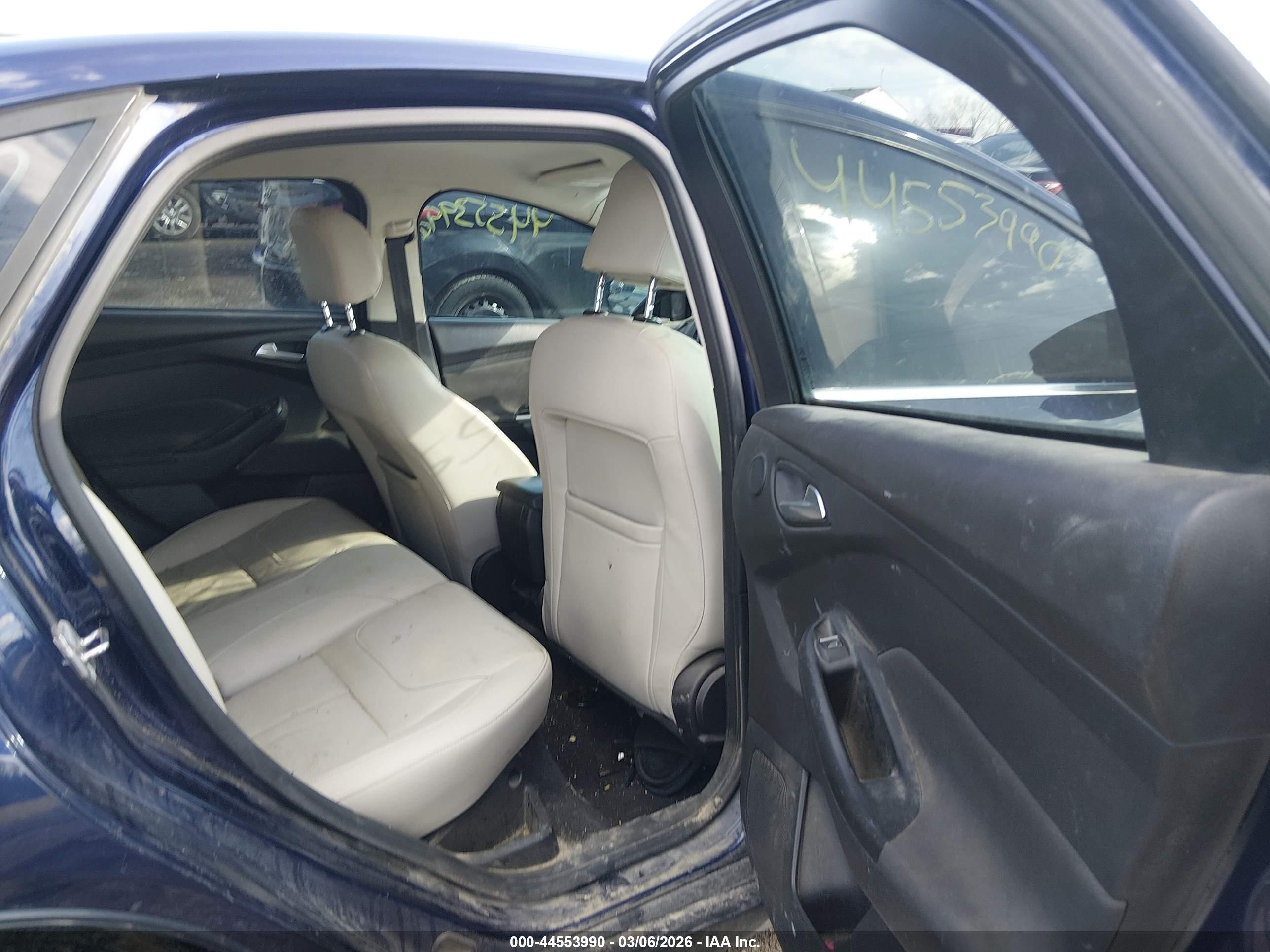 2016 Ford Focus Titanium Синий vin: 1FADP3J20GL318374