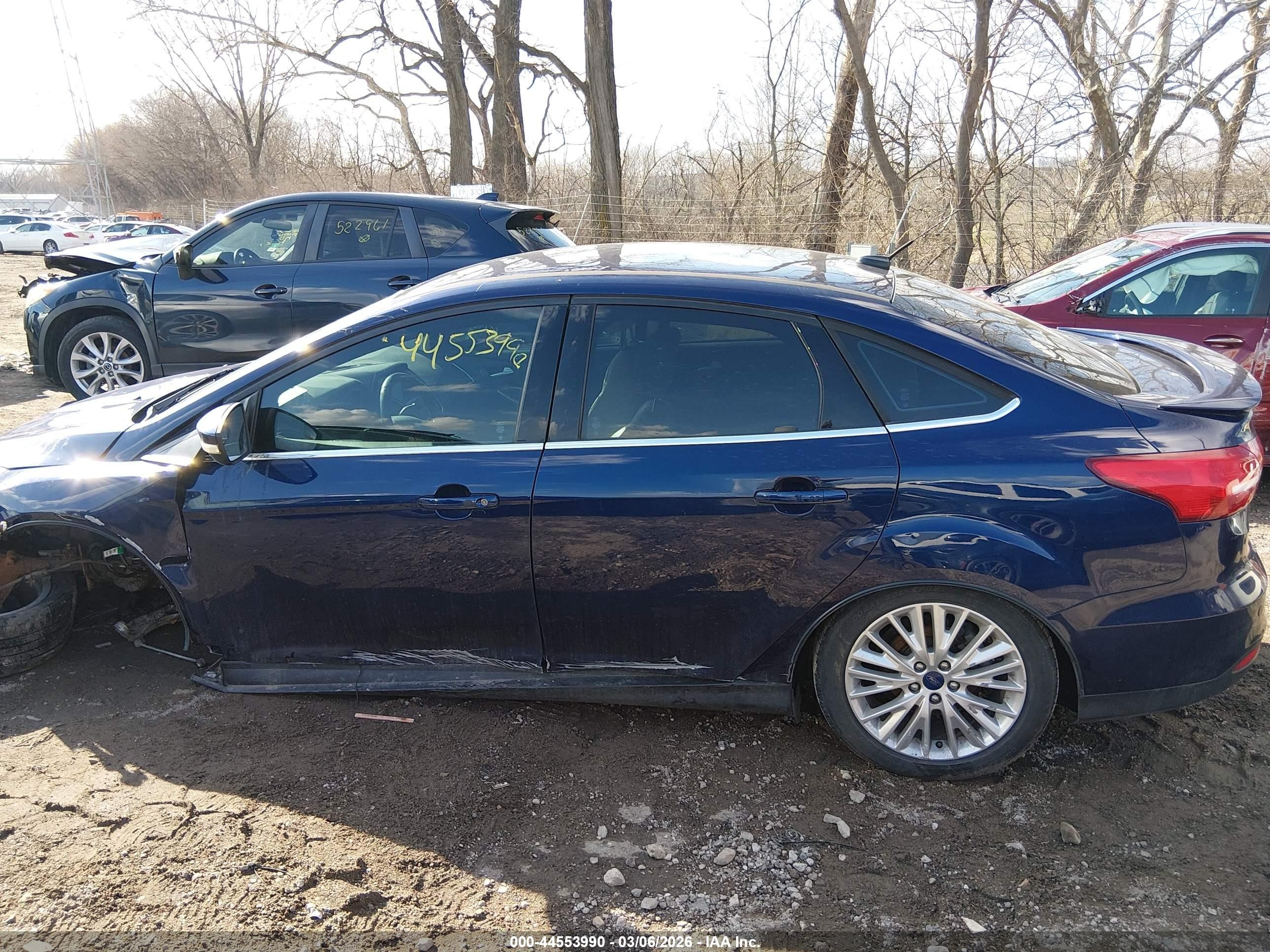 2016 Ford Focus Titanium Синий vin: 1FADP3J20GL318374