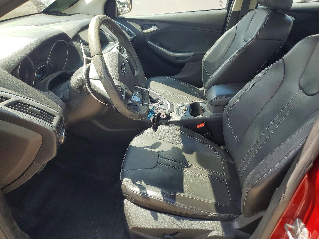 2014 Ford Focus Titanium Red vin: 1FADP3J21EL228664
