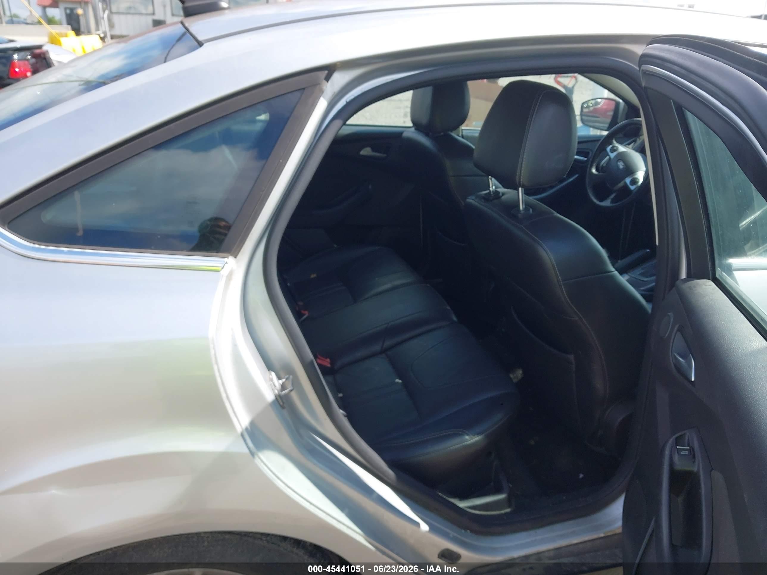 2014 Ford Focus Titanium Silver vin: 1FADP3J21EL249613