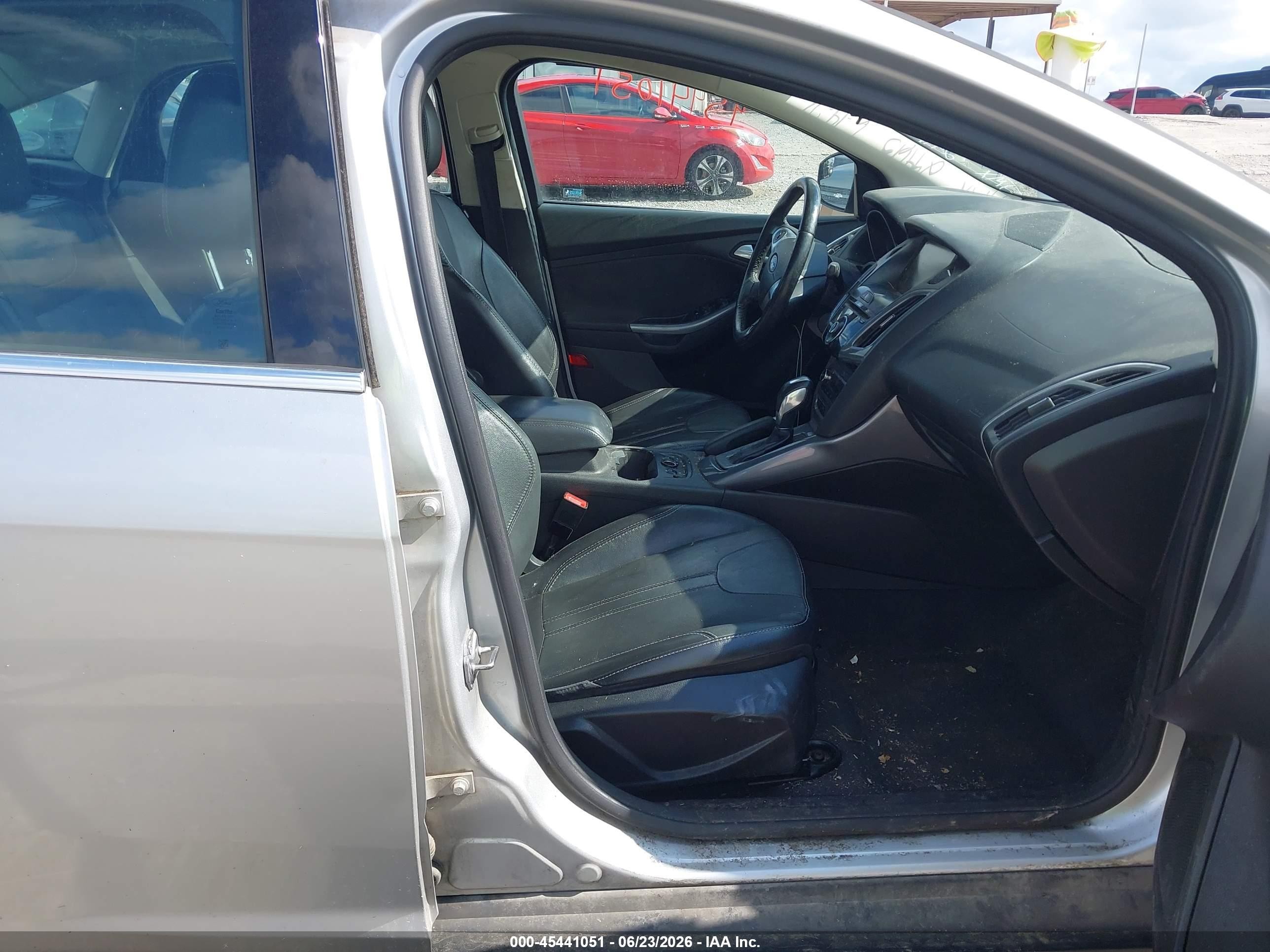 2014 Ford Focus Titanium Silver vin: 1FADP3J21EL249613