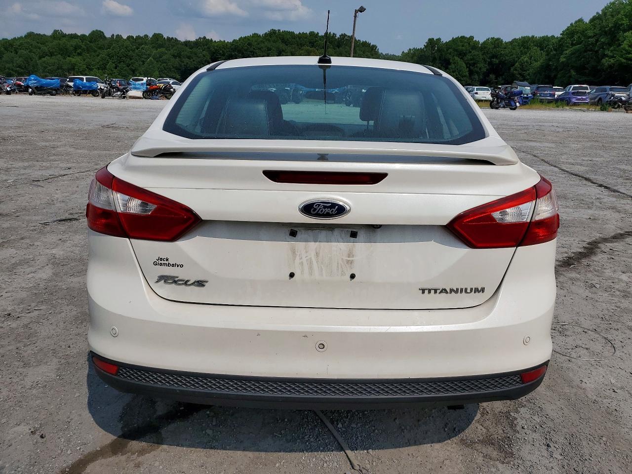 2014 Ford Focus Titanium White vin: 1FADP3J21EL416231