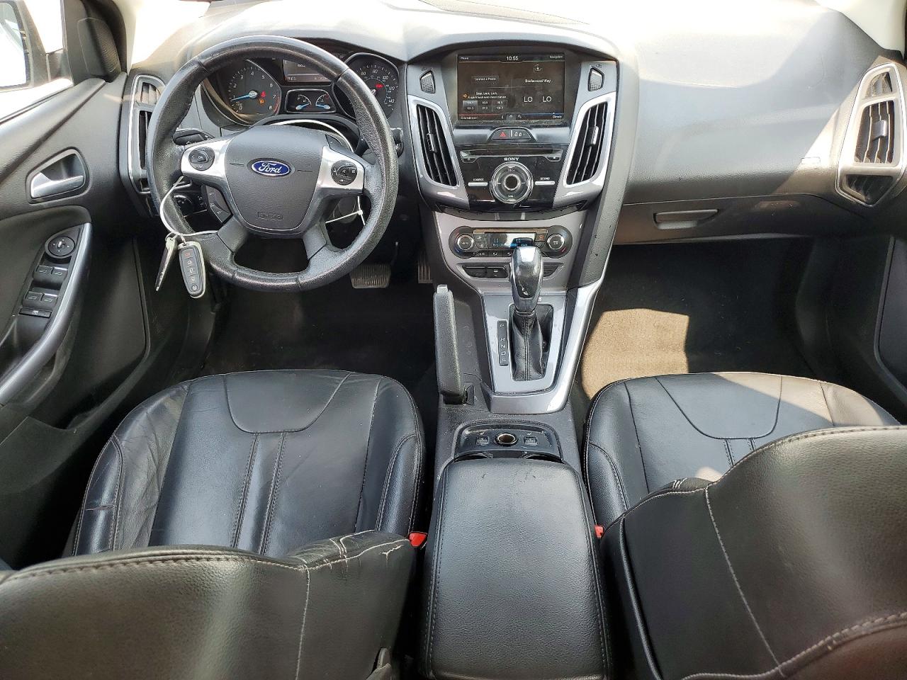 2014 Ford Focus Titanium White vin: 1FADP3J21EL416231