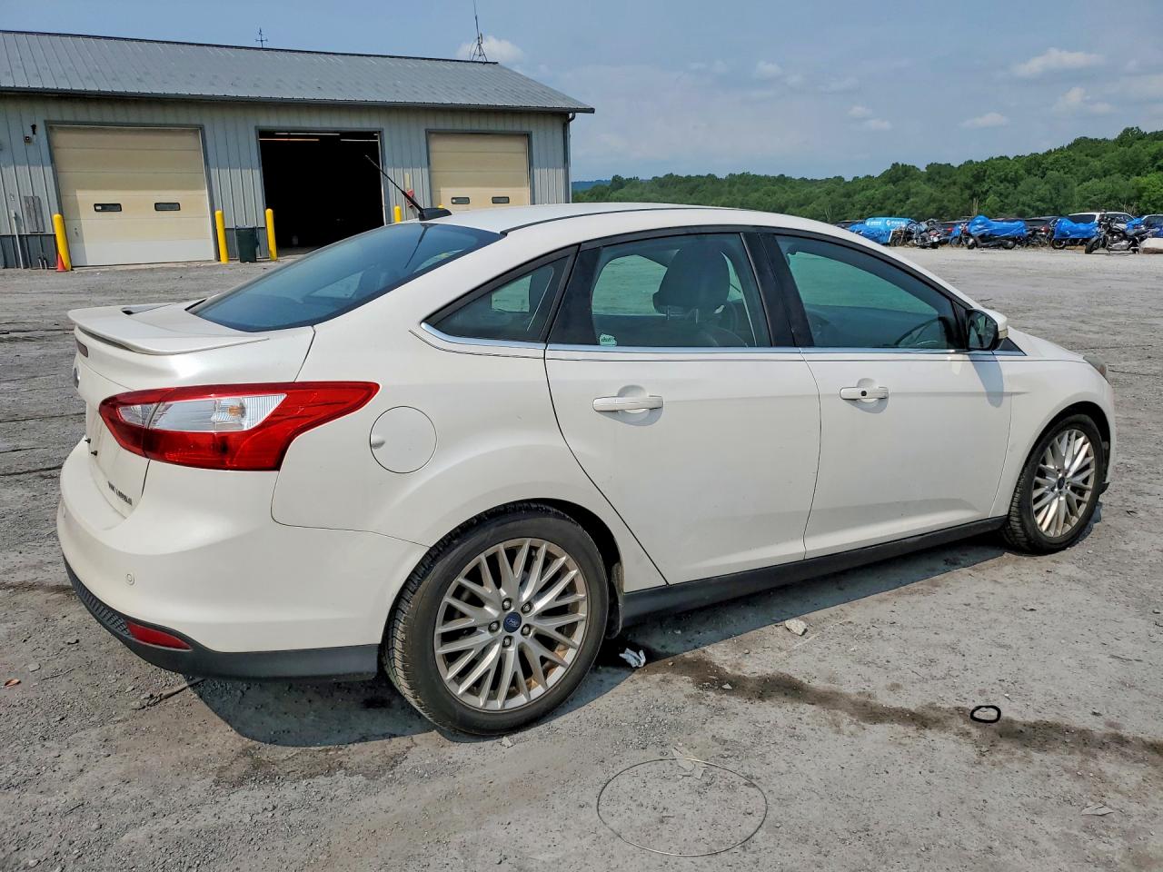2014 Ford Focus Titanium White vin: 1FADP3J21EL416231