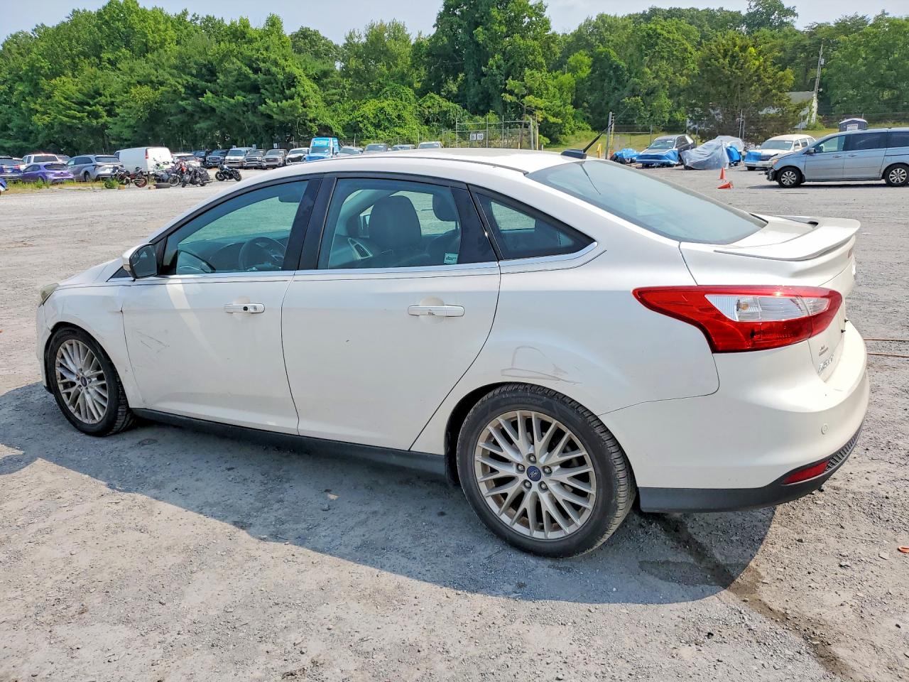2014 Ford Focus Titanium White vin: 1FADP3J21EL416231