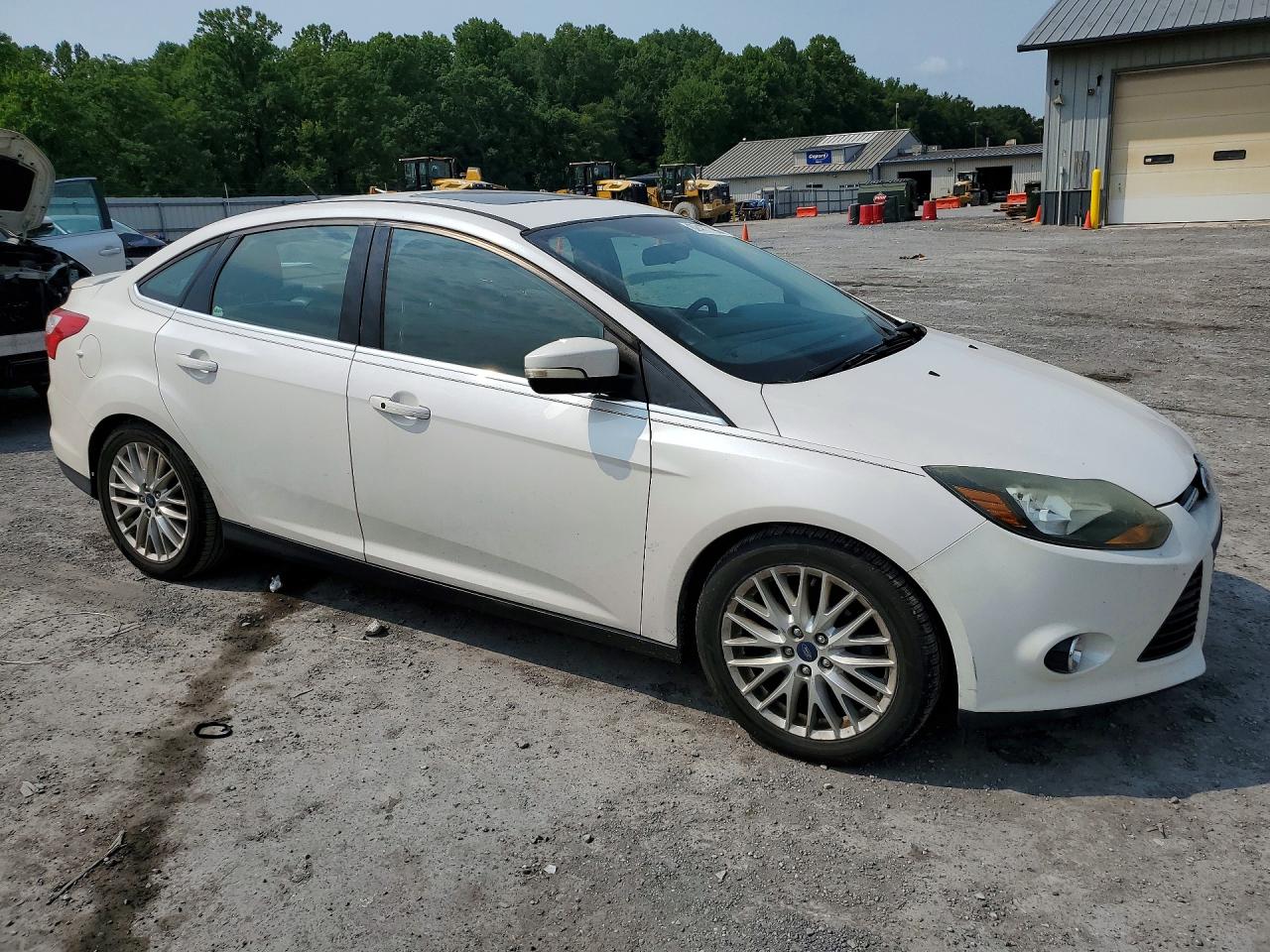 2014 Ford Focus Titanium White vin: 1FADP3J21EL416231