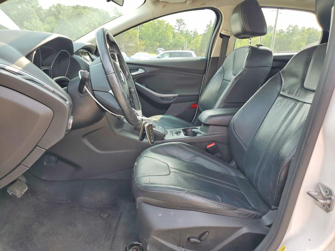 2014 Ford Focus Titanium White vin: 1FADP3J21EL416231